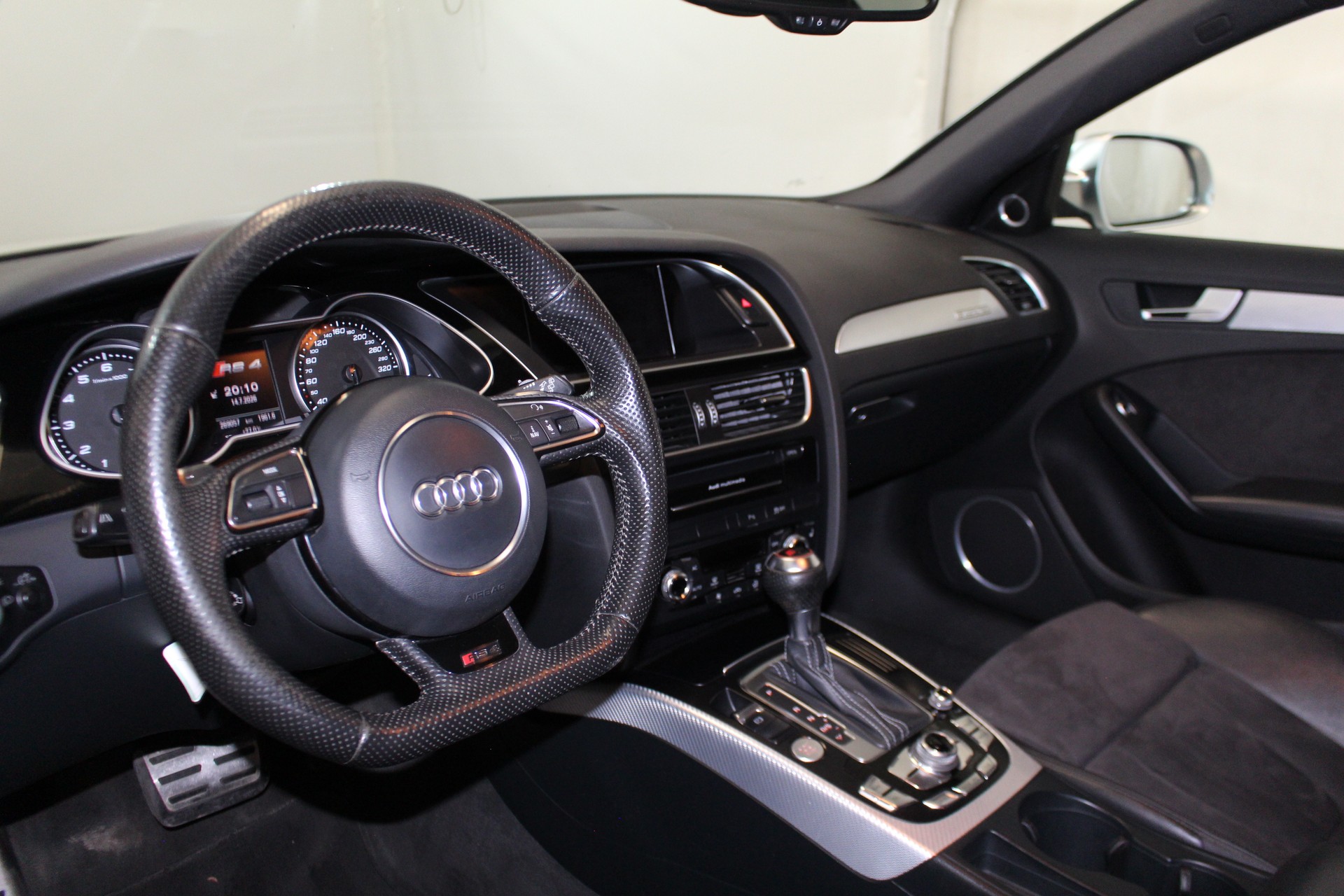 AUDI RS4 Avant 4.2 V8 FSI quattro S-Tronic-image-11