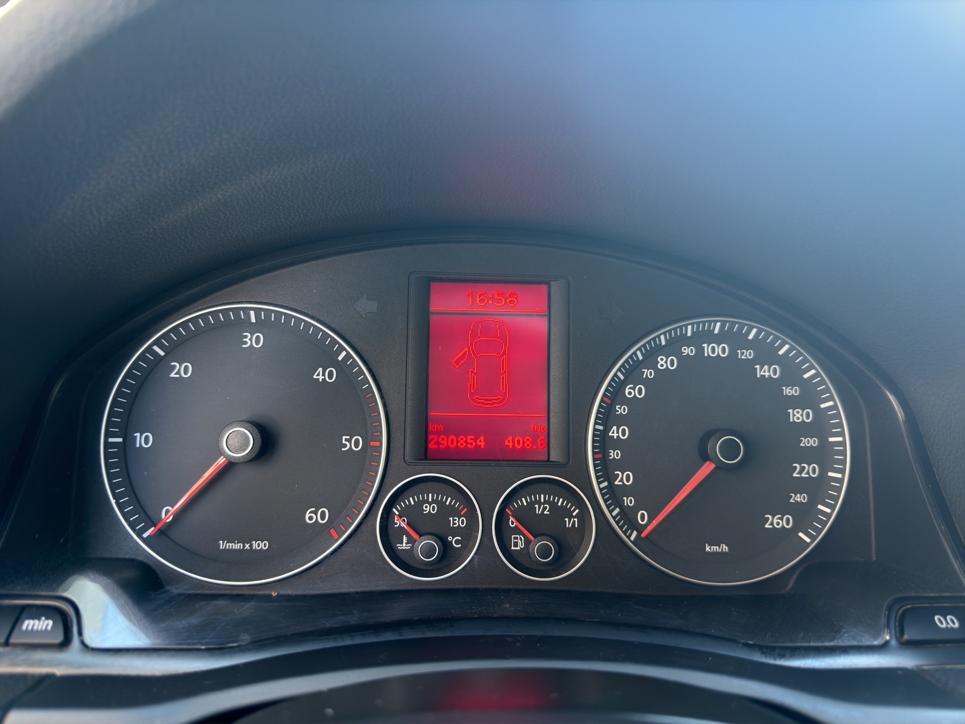 VW Golf 2.0 TDI GT Sport 4Motion-image-10