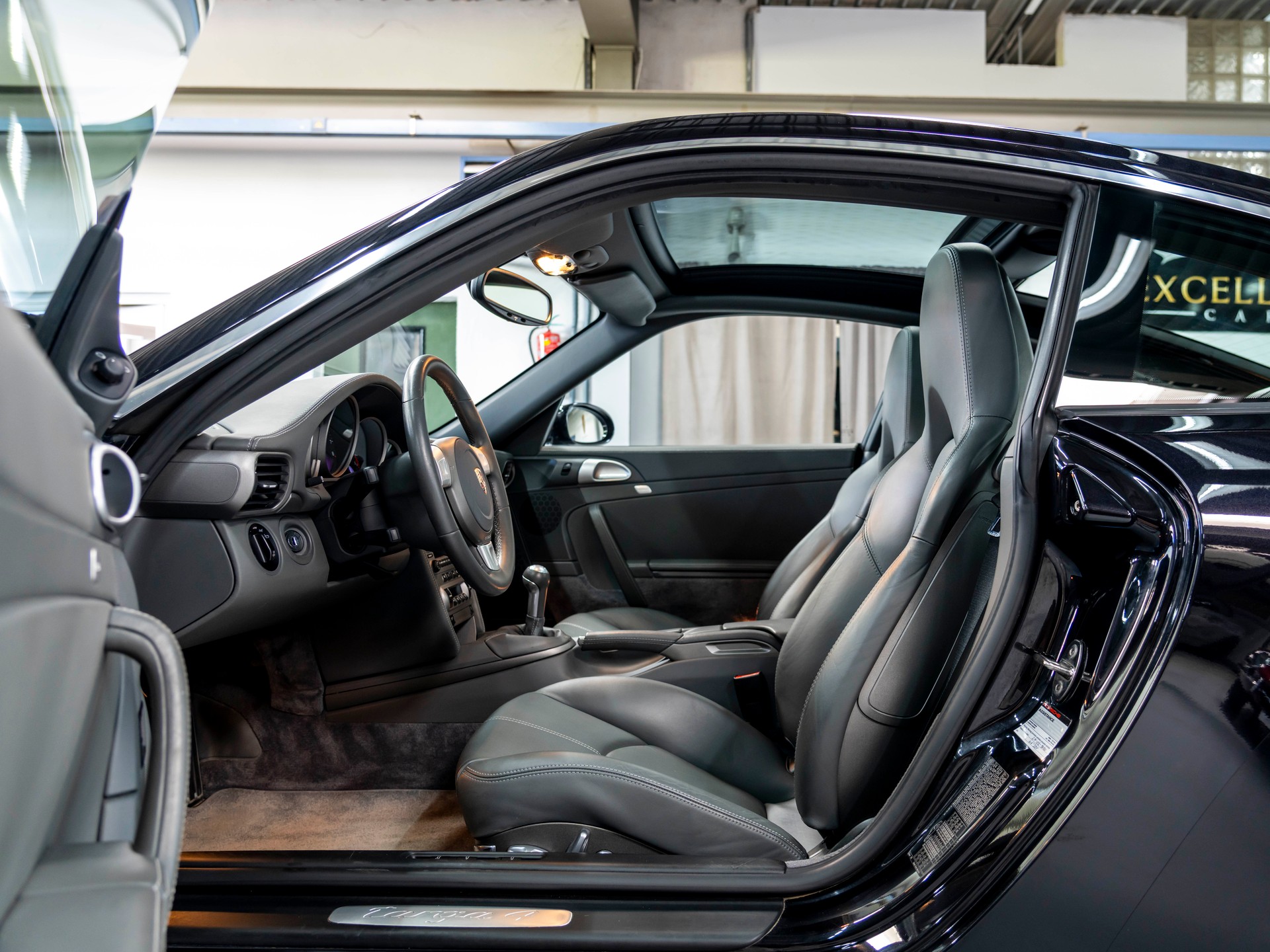 PORSCHE 911 Targa 4-image-19