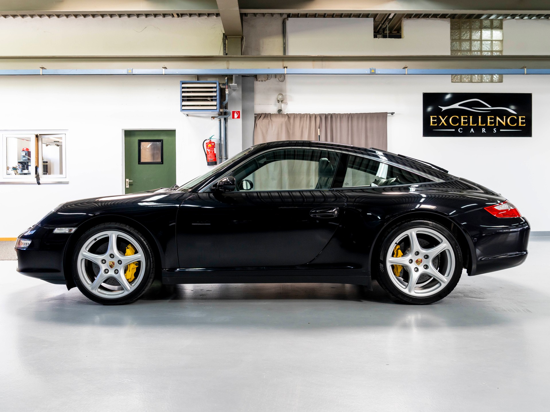 PORSCHE 911 Targa 4-image-3