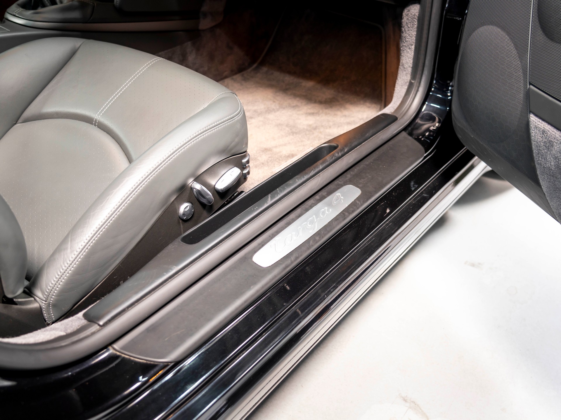 PORSCHE 911 Targa 4-image-26