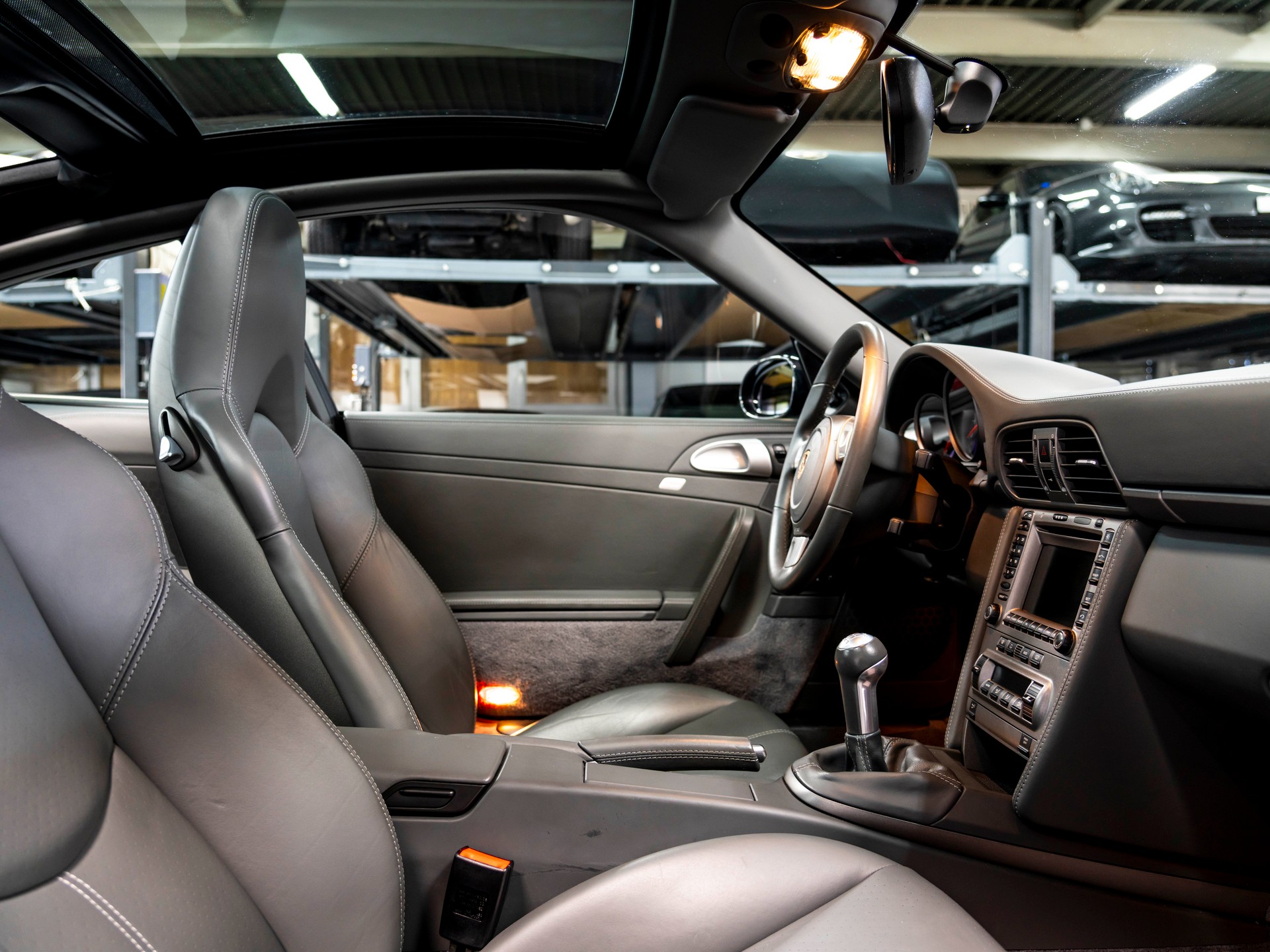 PORSCHE 911 Targa 4-image-24