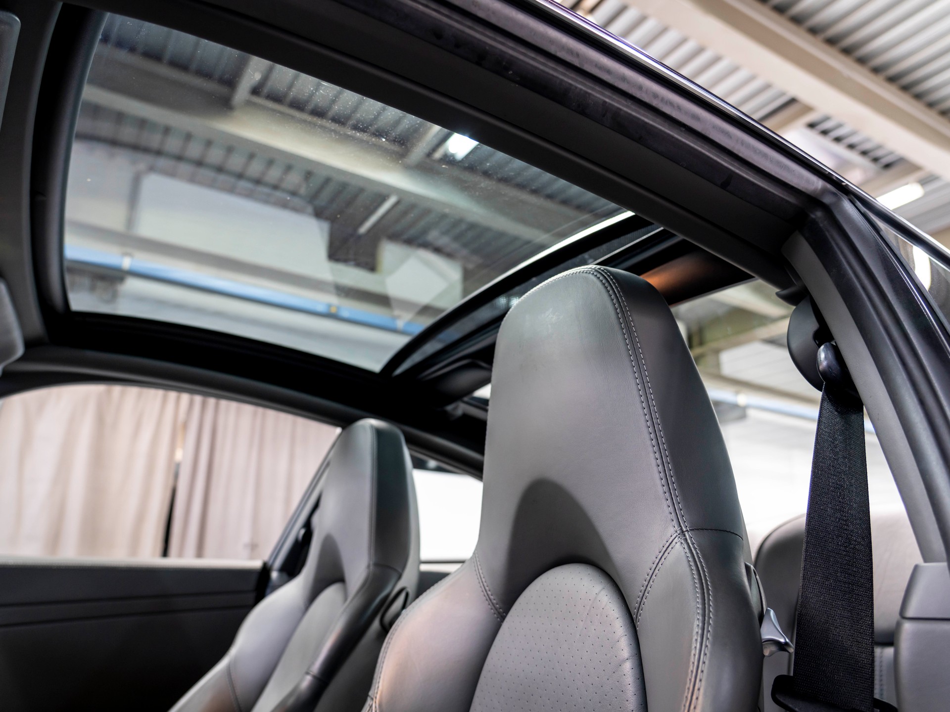 PORSCHE 911 Targa 4-image-17