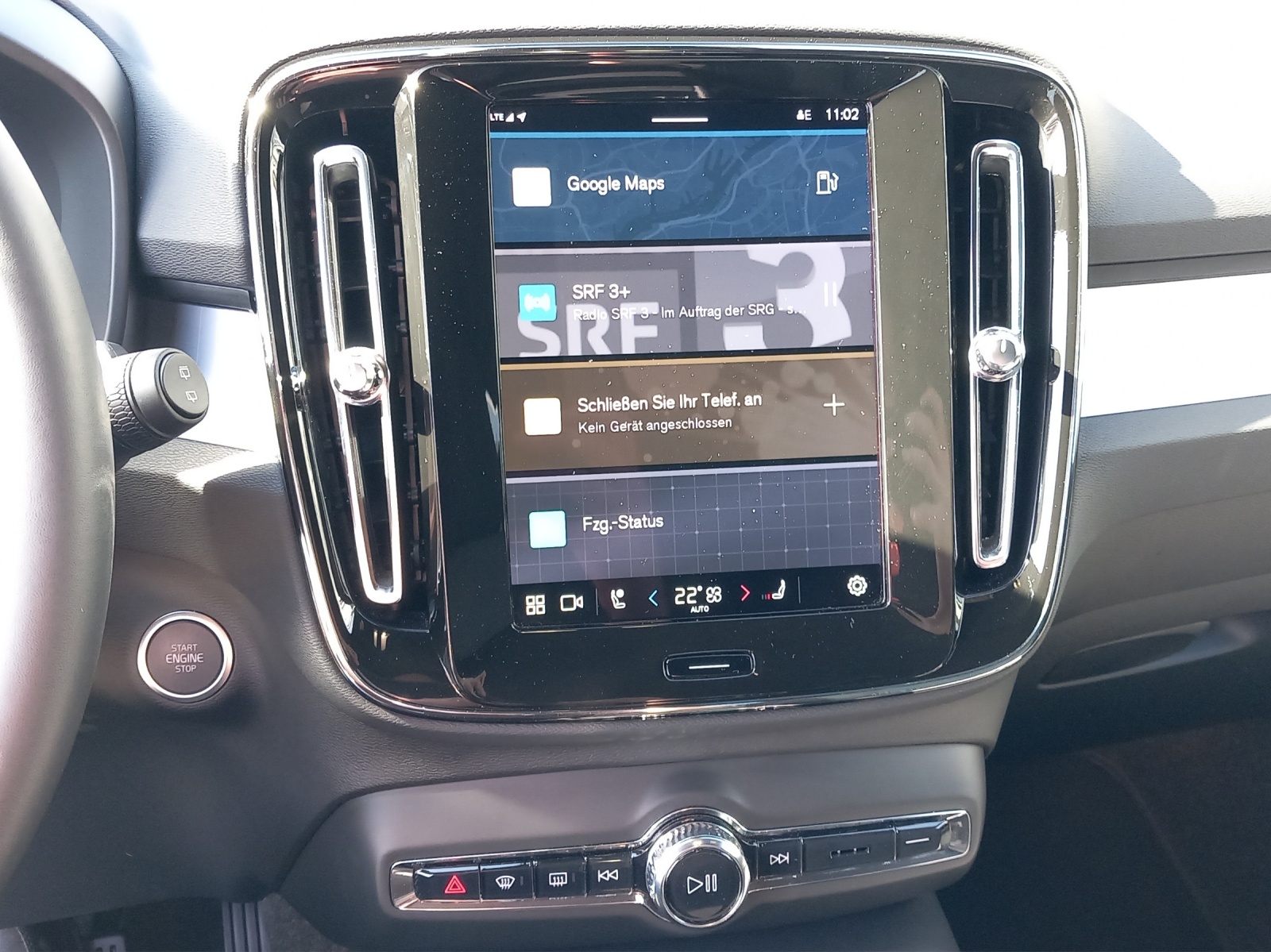 VOLVO XC40 2.0 B3 MH Plus Dark-image-9