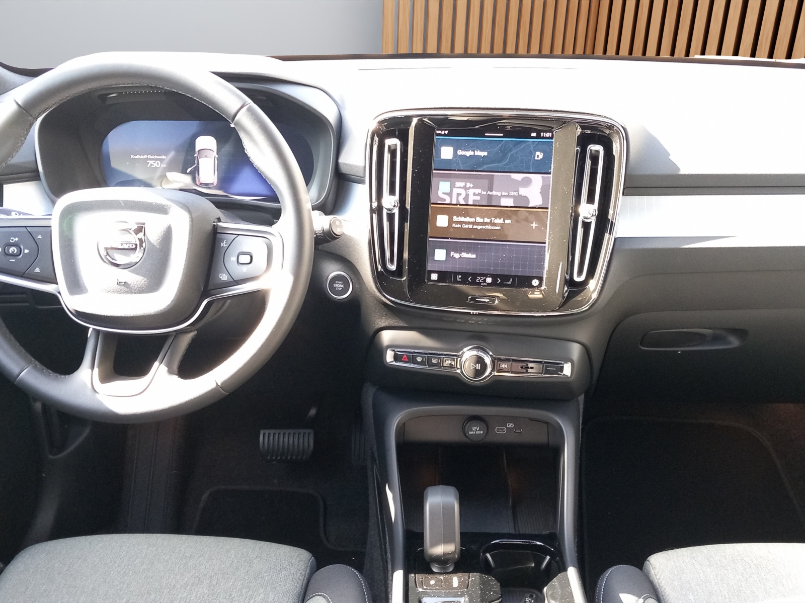 VOLVO XC40 2.0 B3 MH Plus Dark-image-8