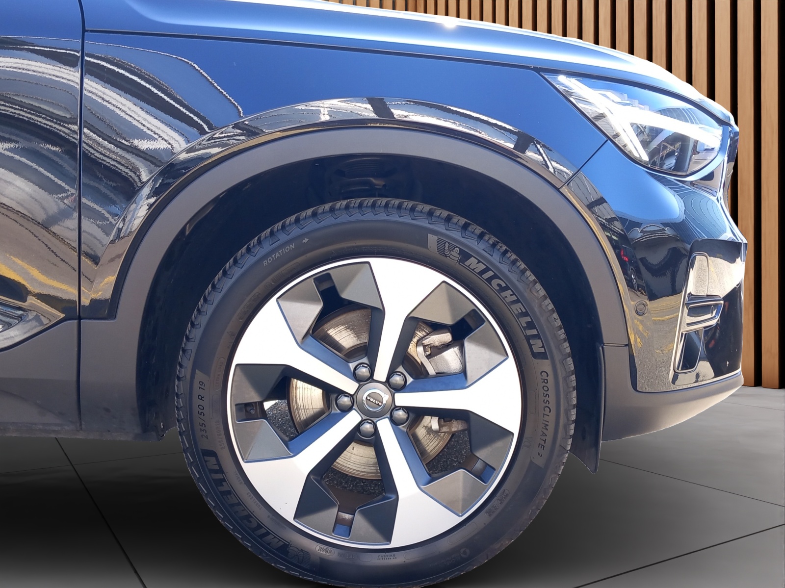 VOLVO XC40 2.0 B3 MH Plus Dark-image-23