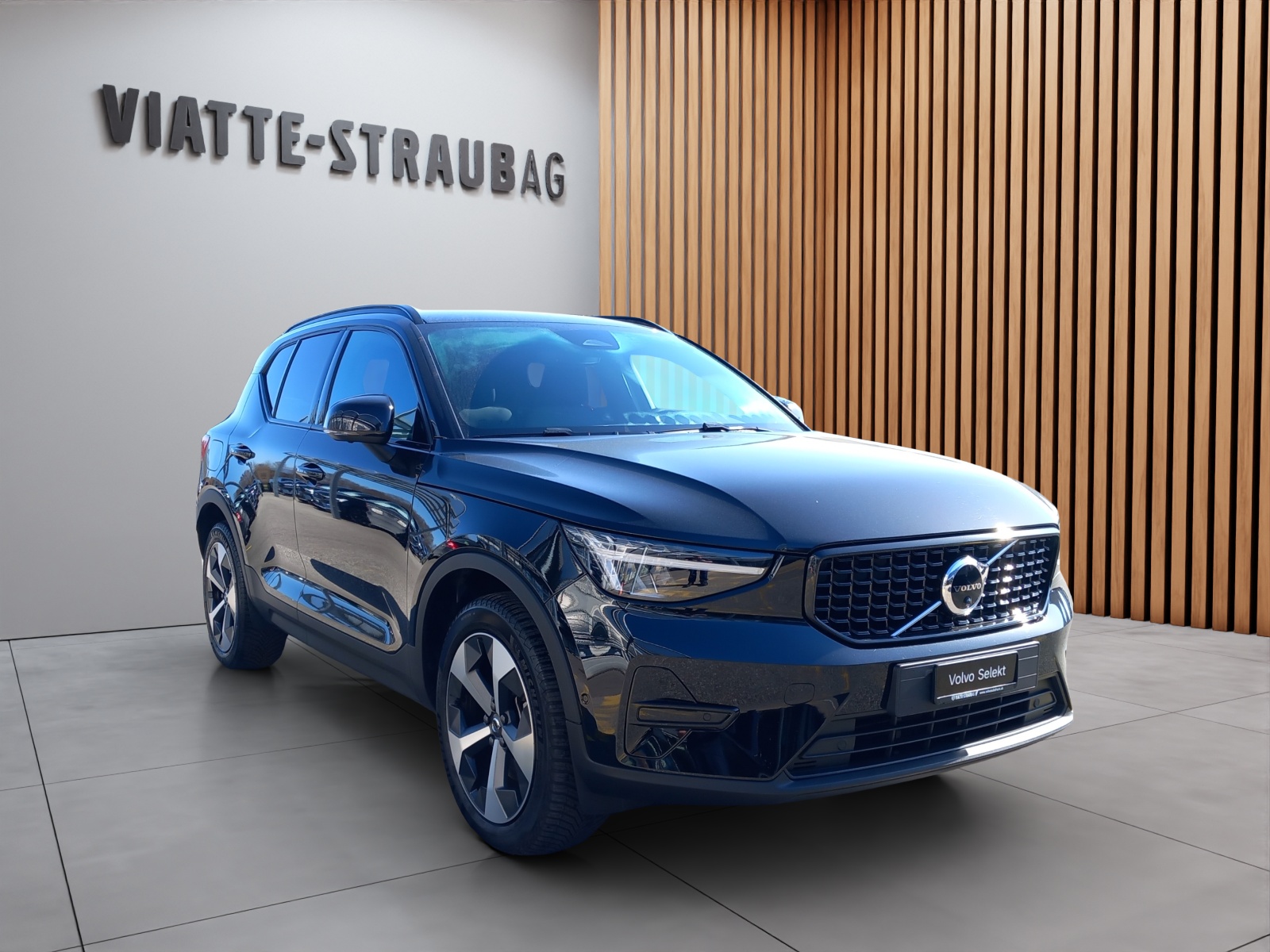 VOLVO XC40 2.0 B3 MH Plus Dark-image-6