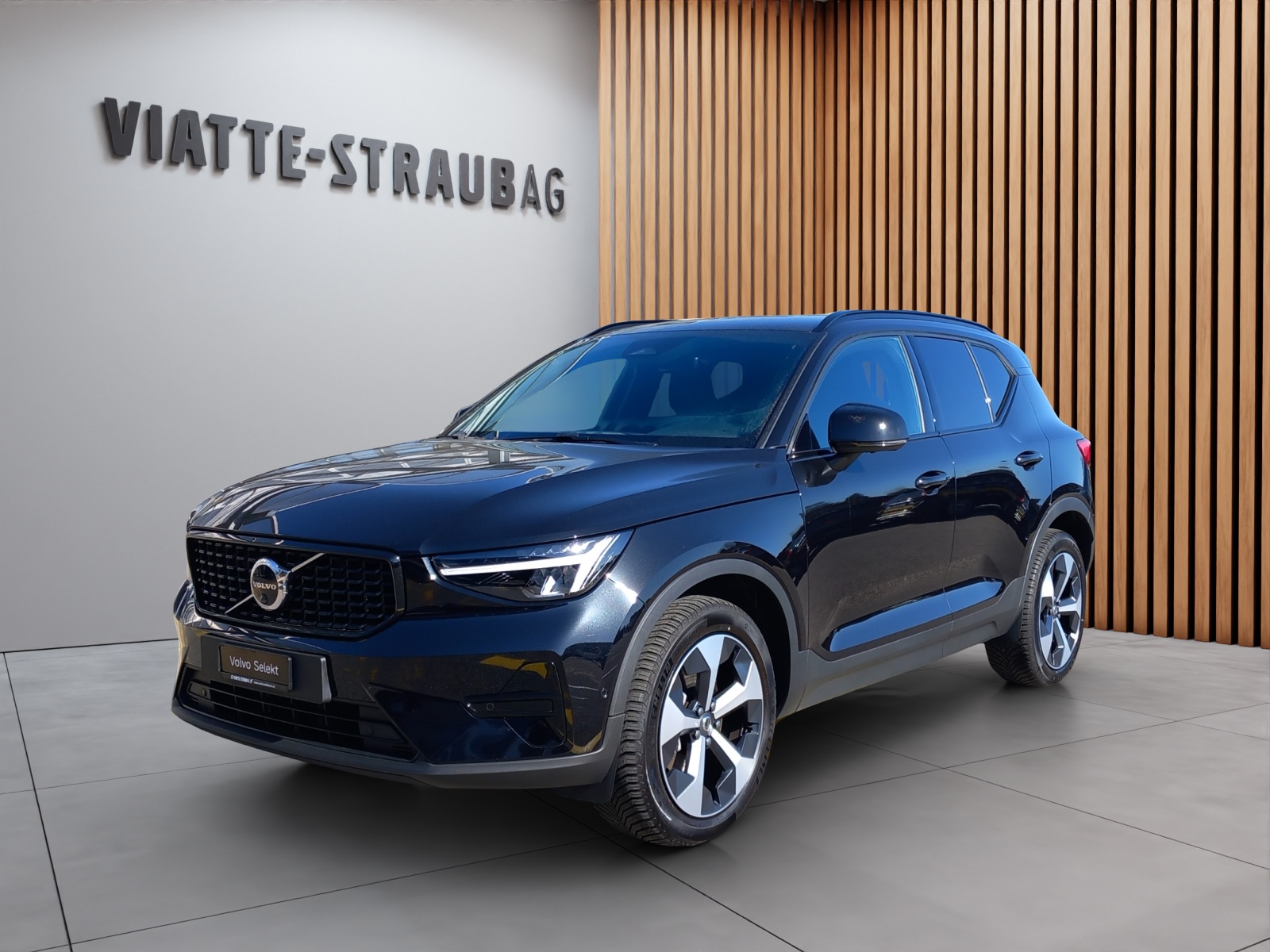 VOLVO XC40 2.0 B3 MH Plus Dark-image-0