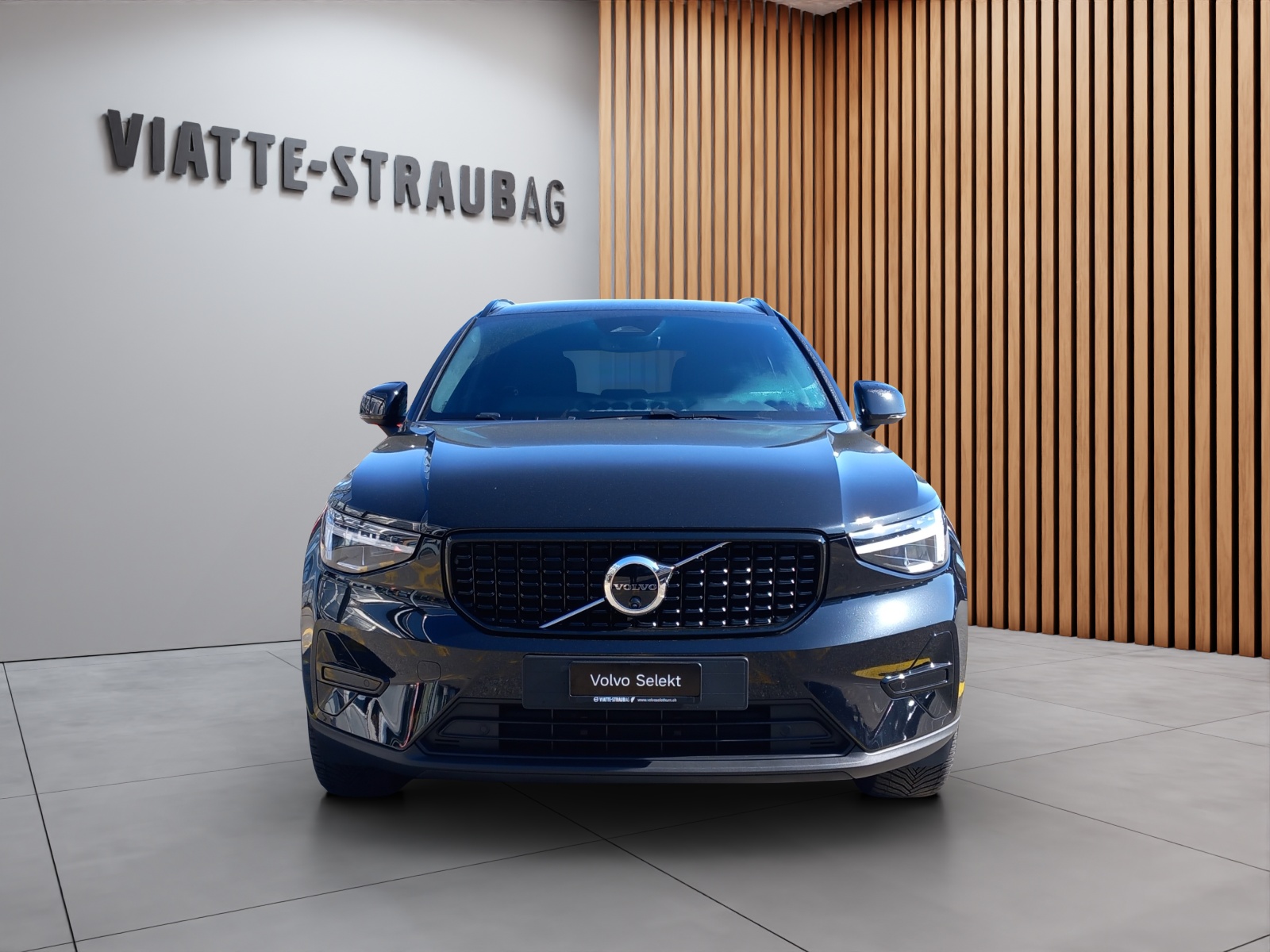 VOLVO XC40 2.0 B3 MH Plus Dark-image-7