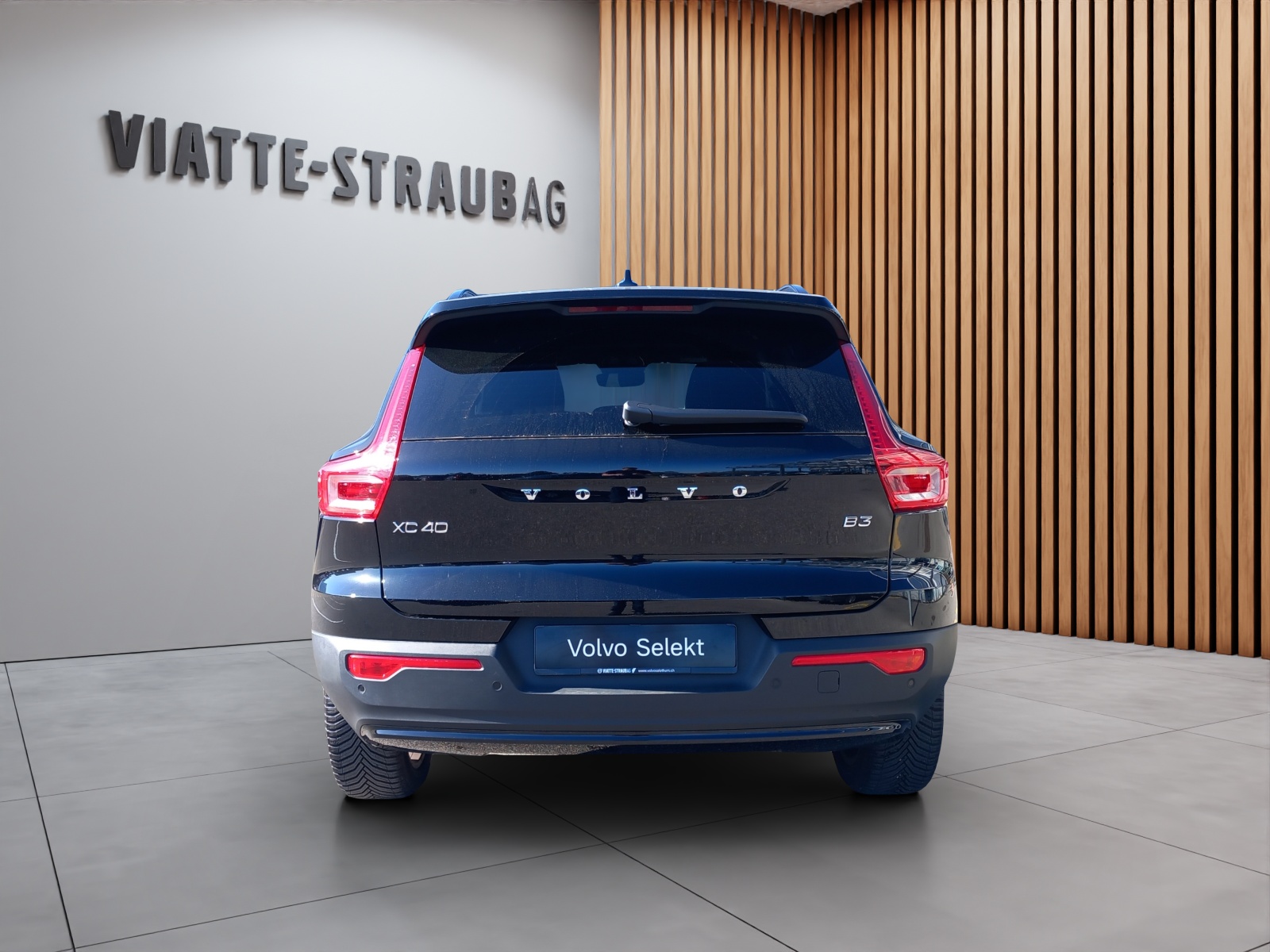 VOLVO XC40 2.0 B3 MH Plus Dark-image-3