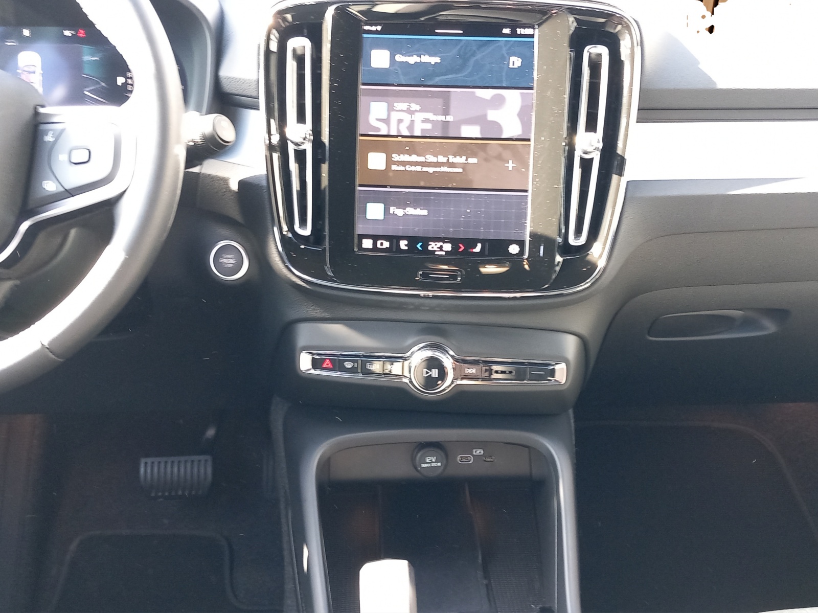 VOLVO XC40 2.0 B3 MH Plus Dark-image-11