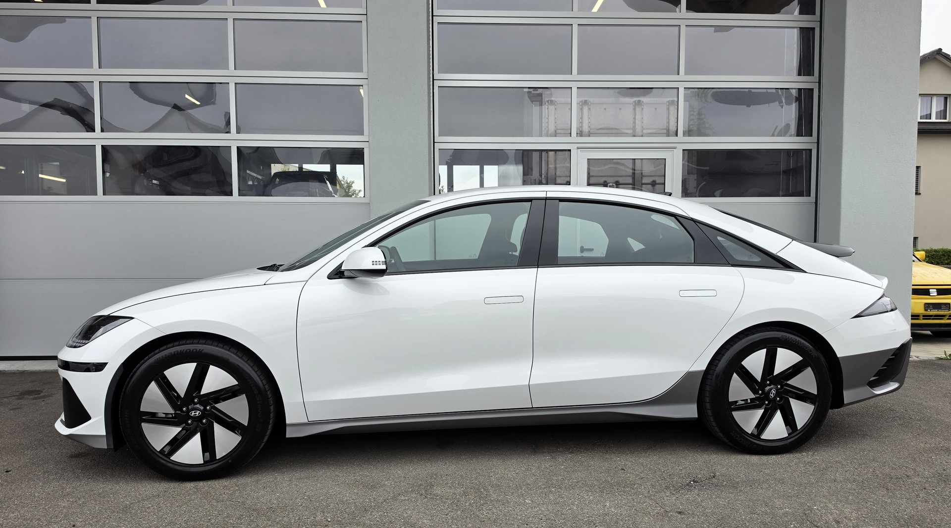HYUNDAI Ioniq 6 77kWh Launch Edition 2WD-image-2