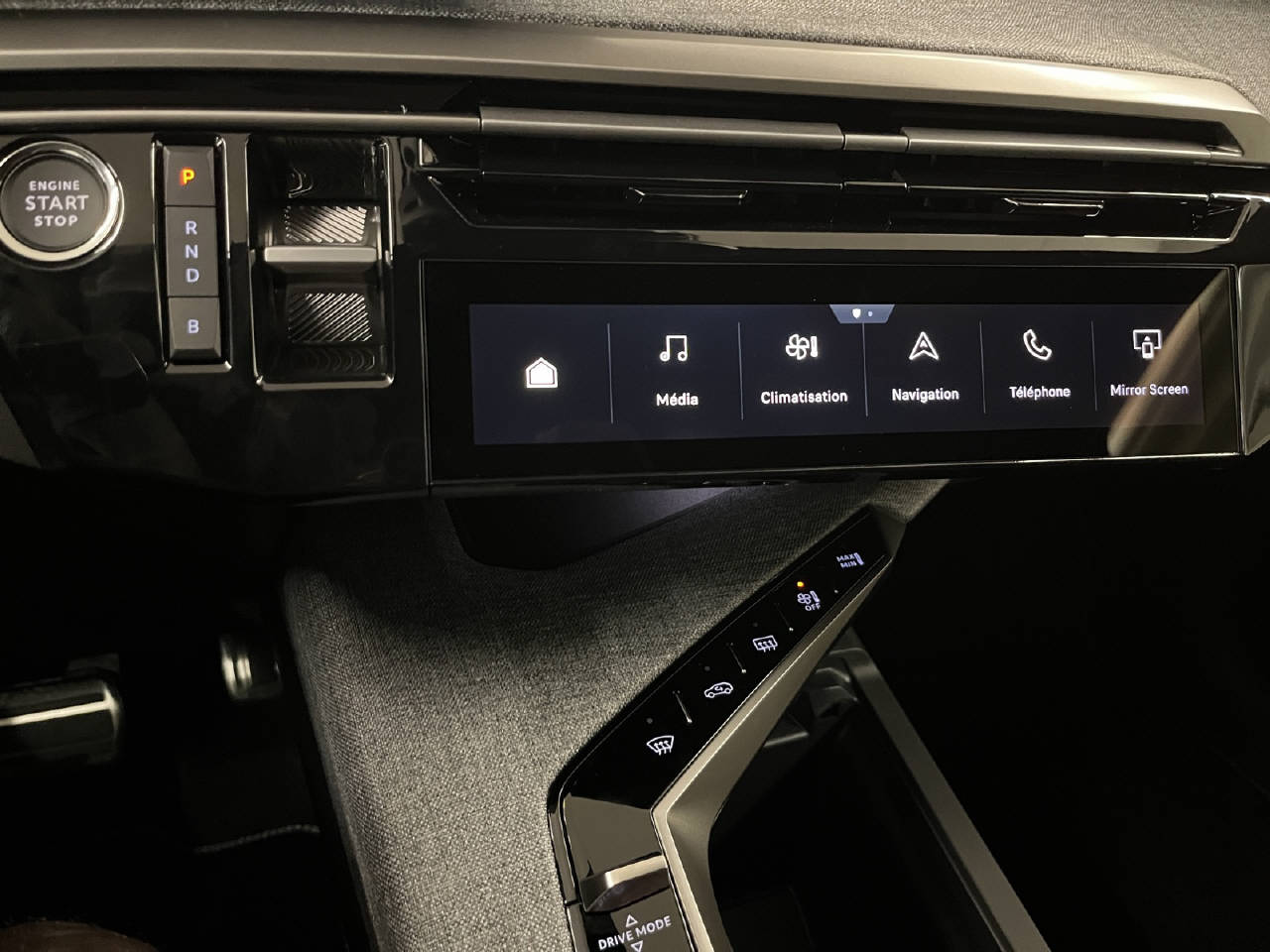 PEUGEOT 5008 1.6 PHEV 225 GT-image-11