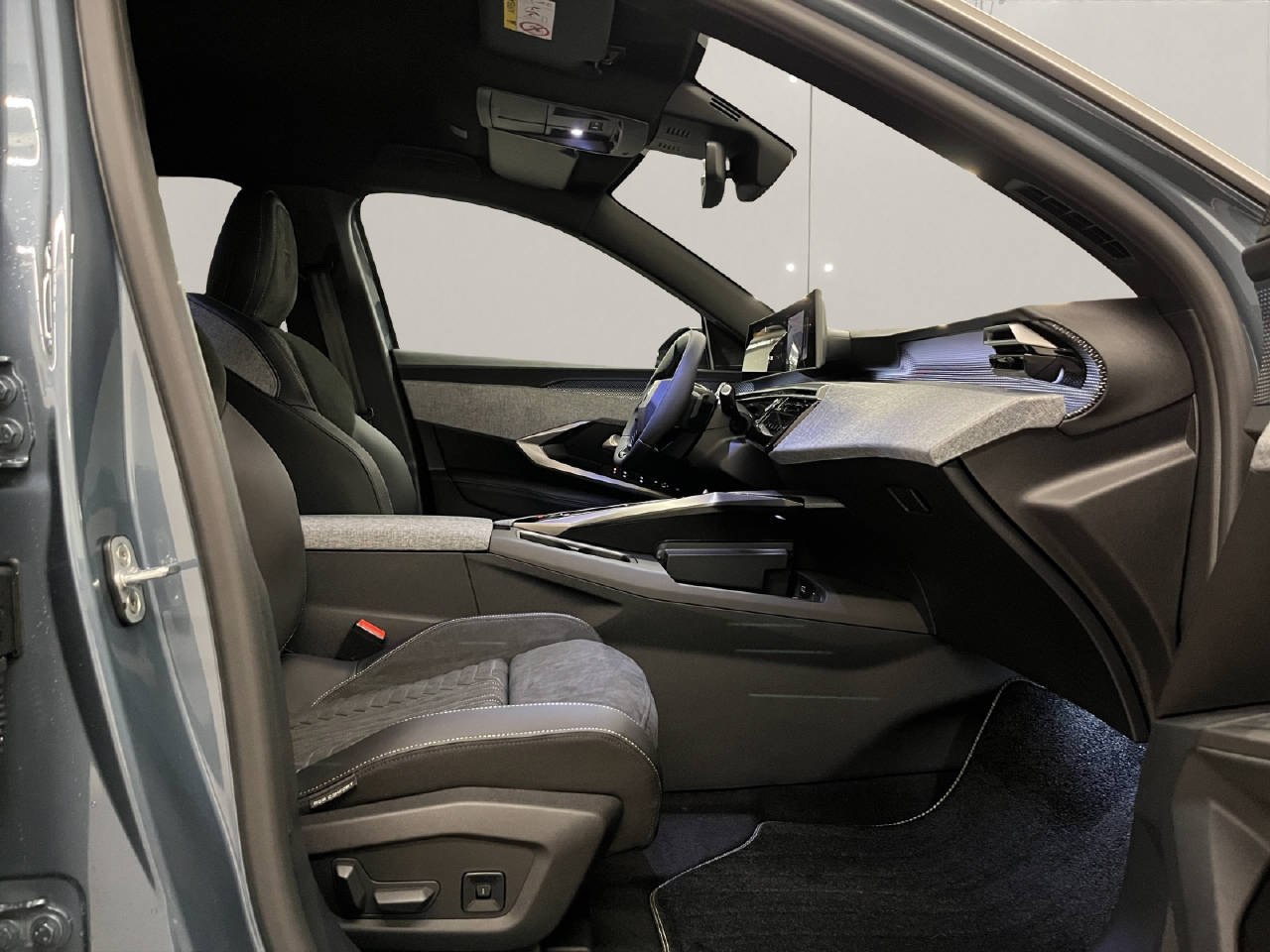 PEUGEOT 5008 1.6 PHEV 225 GT-image-12