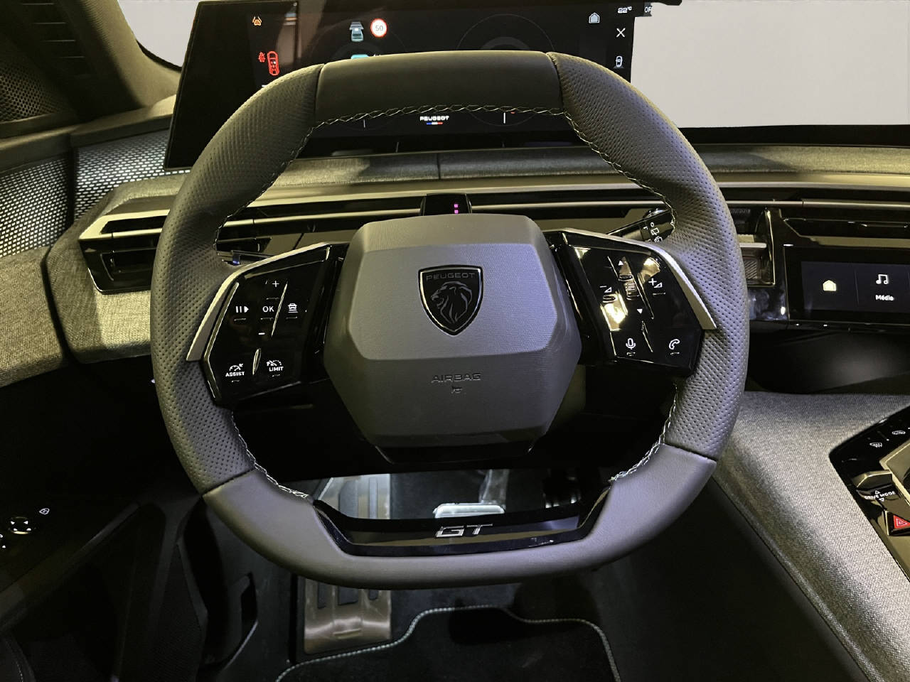 PEUGEOT 5008 1.6 PHEV 225 GT-image-8