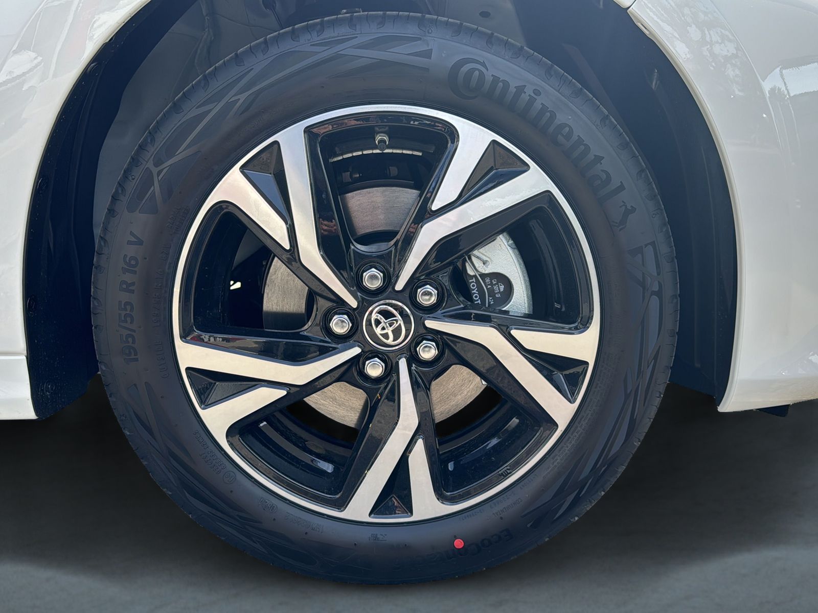 TOYOTA Yaris 1.5 Trend e-CVT-image-4