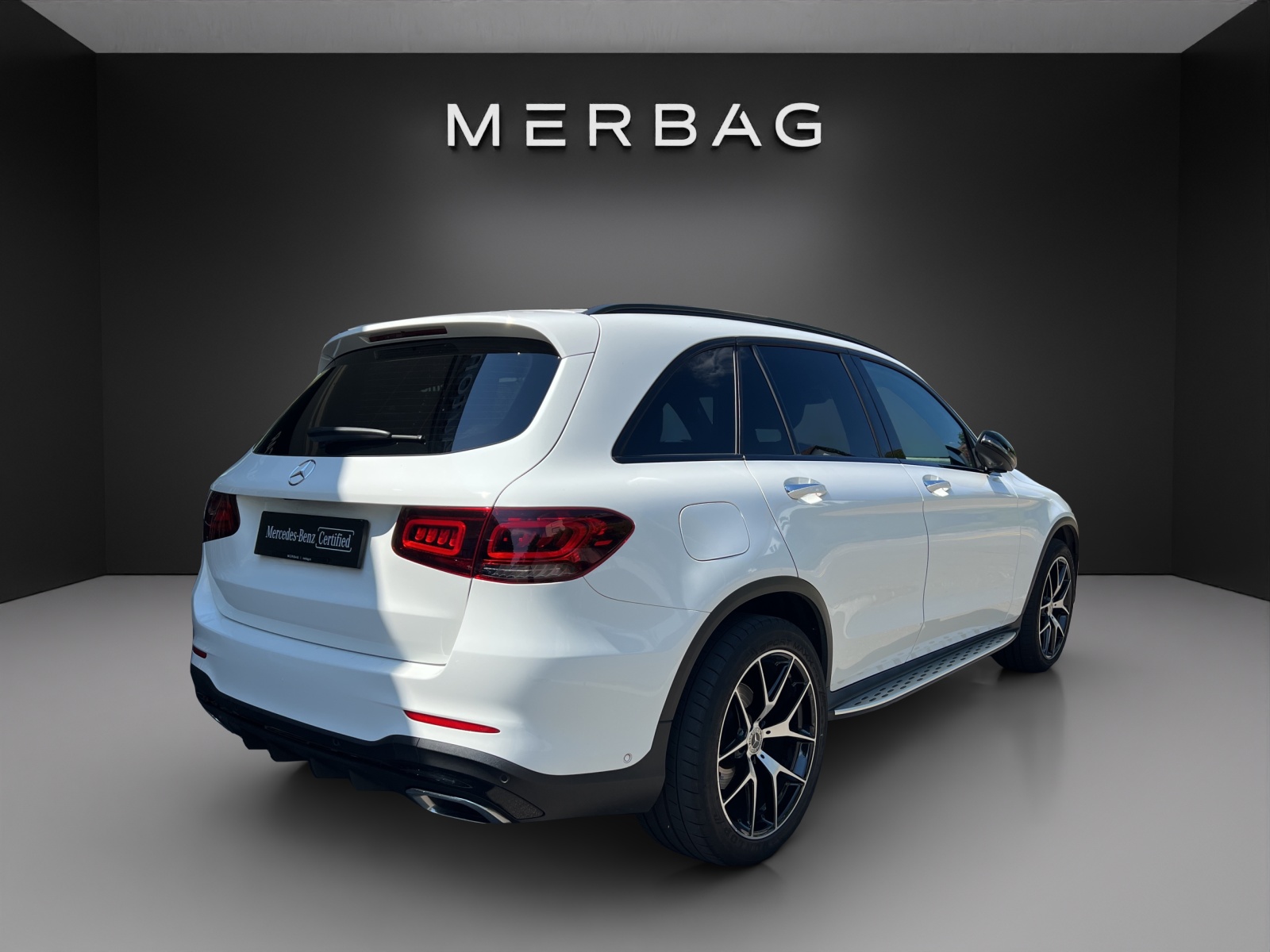 MERCEDES-BENZ GLC 200 AMG Line 4Matic 9G-Tronic-image-4