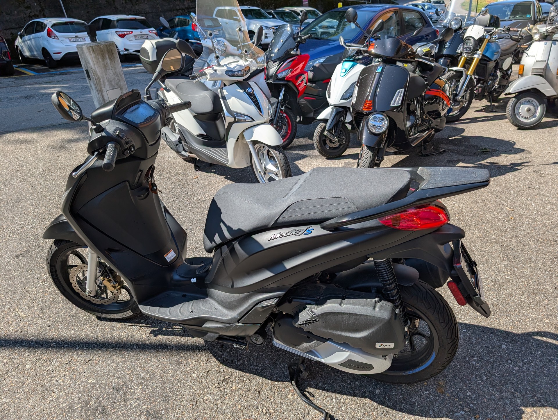 PIAGGIO Medley 200 Sport E5+-showroom-element-1