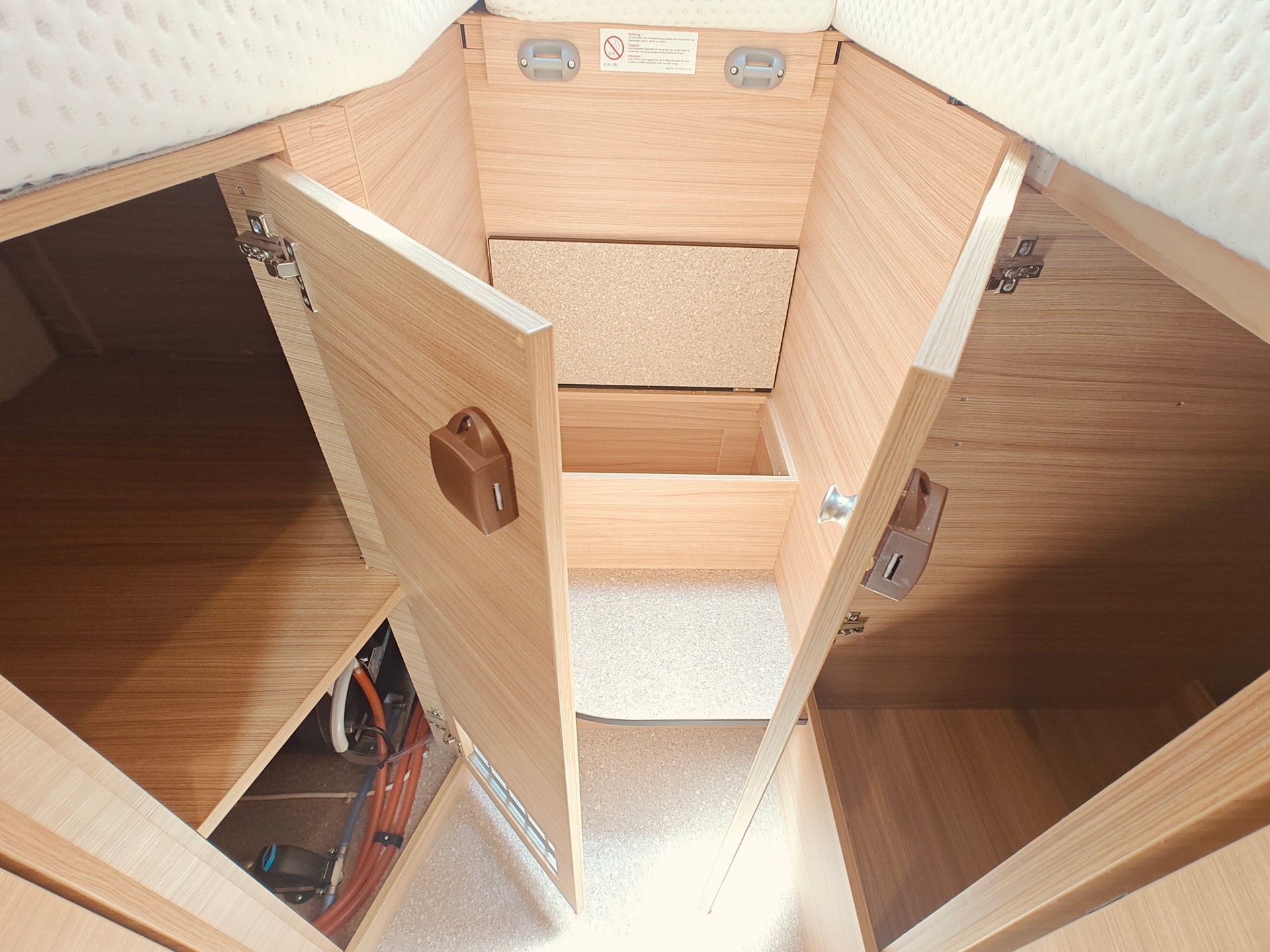 DETHLEFFS Globebus T006 GT -- Automat -- Längsbett -- Solar -- SAT -- Veloträger-image-21