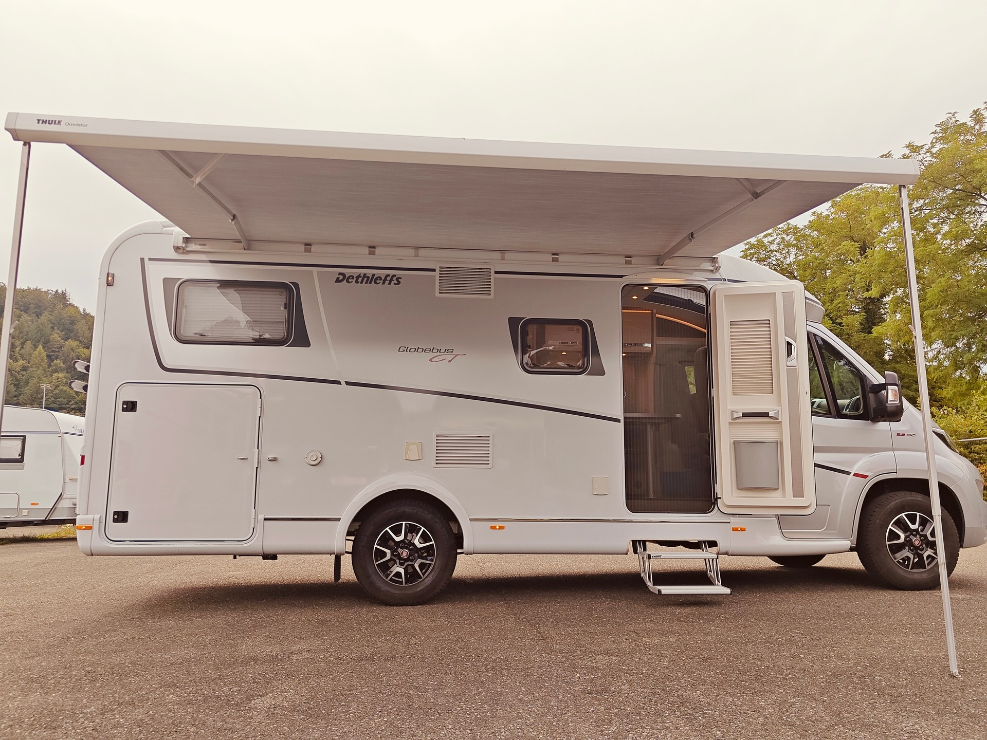 DETHLEFFS Globebus T006 GT -- Automat -- Längsbett -- Solar -- SAT -- Veloträger-image-9