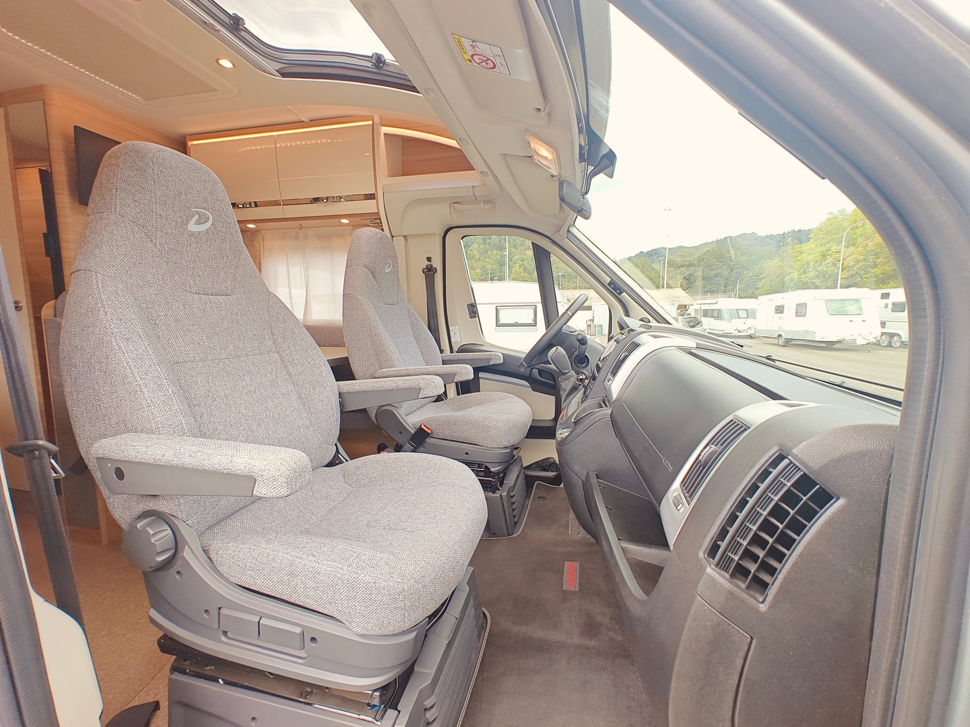 DETHLEFFS Globebus T006 GT -- Automat -- Längsbett -- Solar -- SAT -- Veloträger-image-13