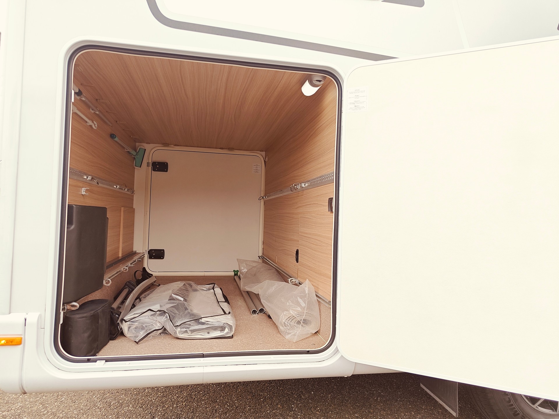 DETHLEFFS Globebus T006 GT -- Automat -- Längsbett -- Solar -- SAT -- Veloträger-image-10