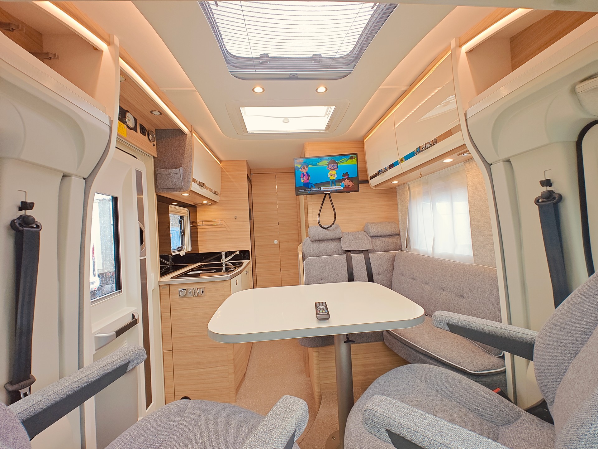 DETHLEFFS Globebus T006 GT -- Automat -- Längsbett -- Solar -- SAT -- Veloträger-image-17