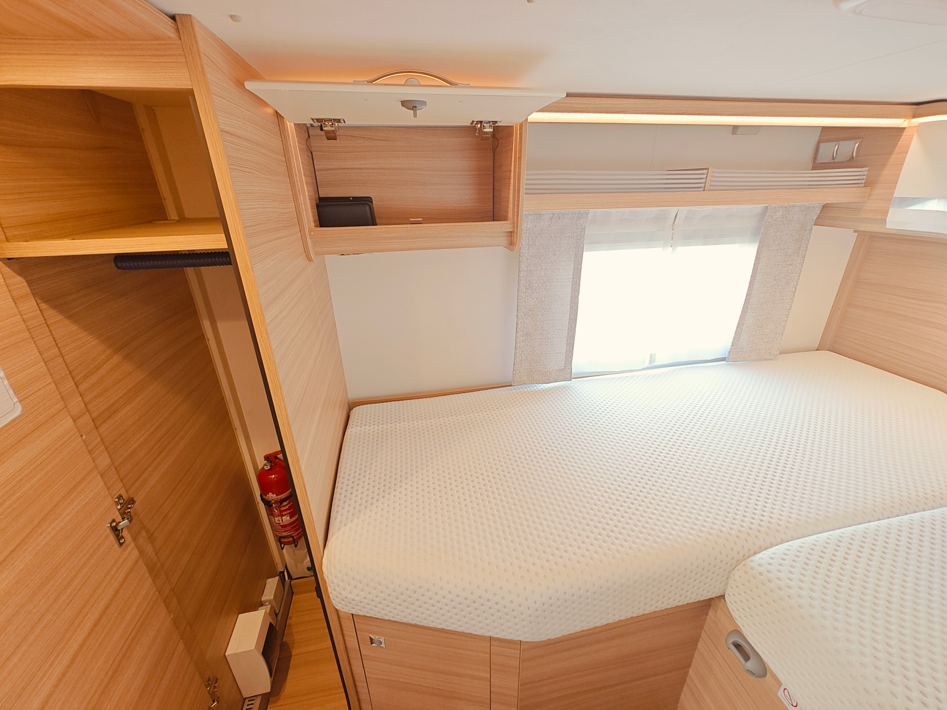 DETHLEFFS Globebus T006 GT -- Automat -- Längsbett -- Solar -- SAT -- Veloträger-image-25