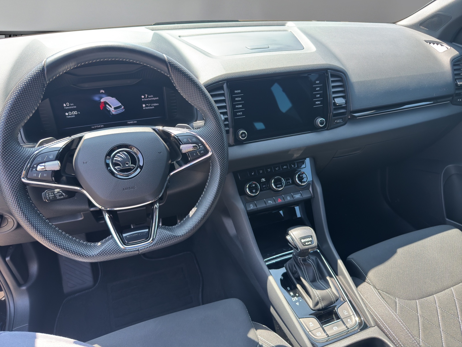 SKODA Karoq 2.0 TDI CR Sport Line 4x4 DSG-image-8