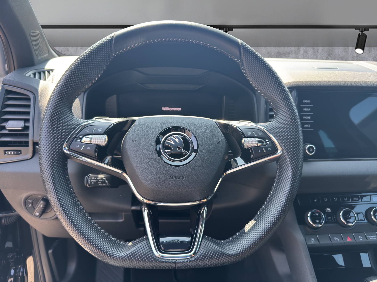 SKODA Karoq 2.0 TDI CR Sport Line 4x4 DSG-image-6
