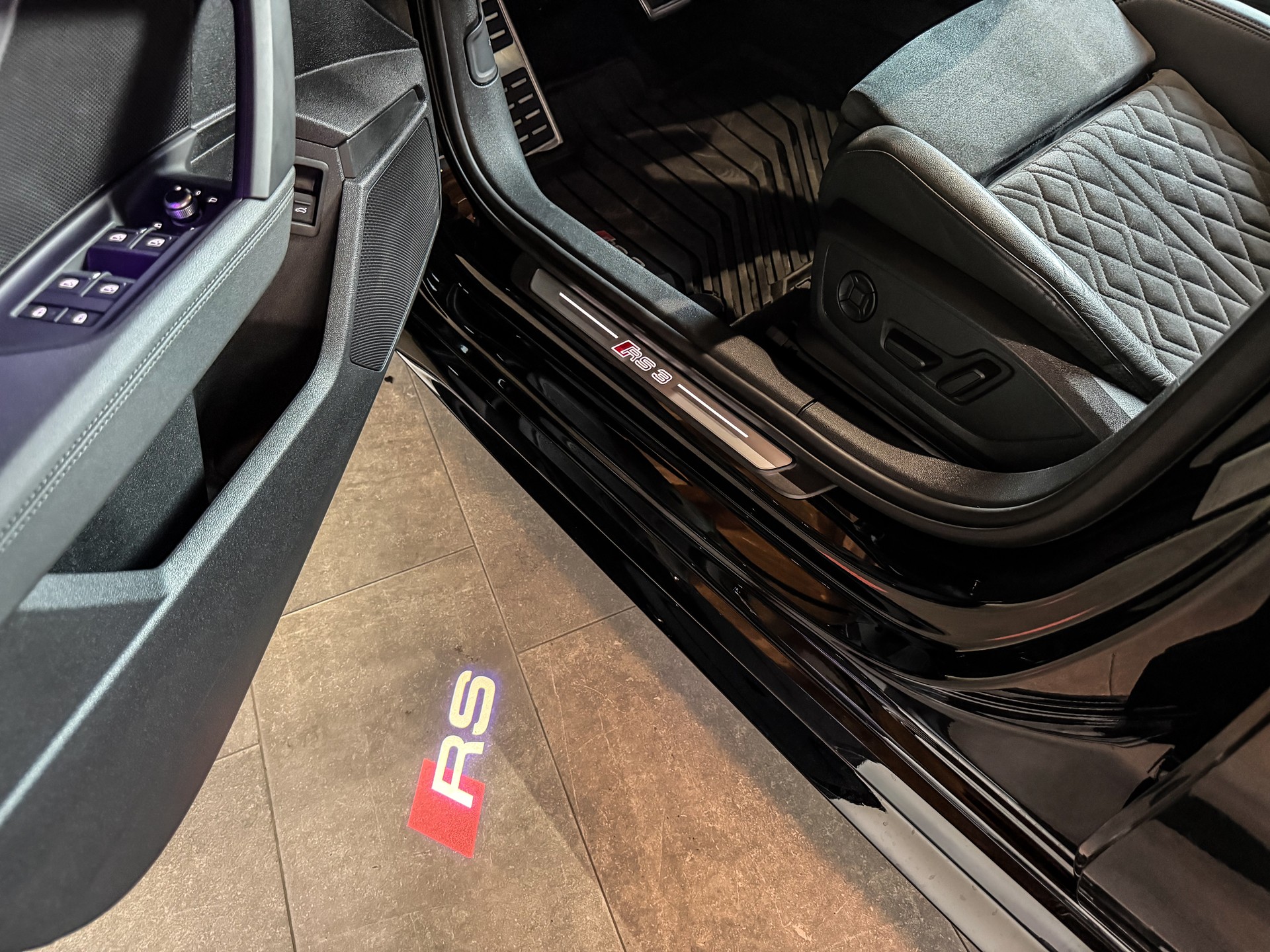 AUDI RS3 Sportback 2.5 TSI quattro S-tronic-image-10