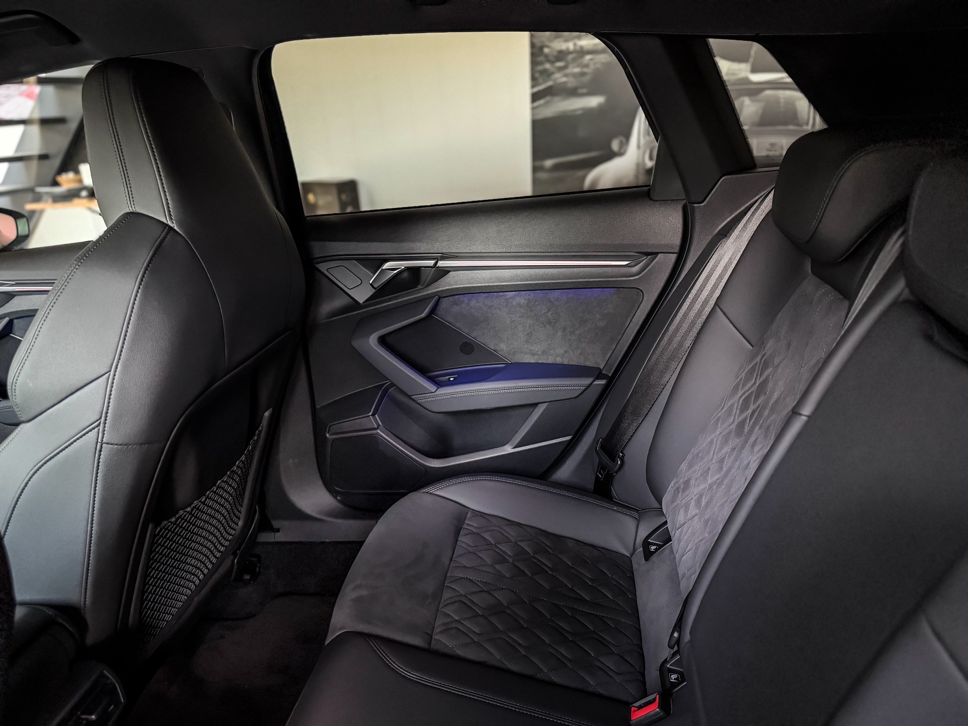AUDI RS3 Sportback 2.5 TSI quattro S-tronic-image-11