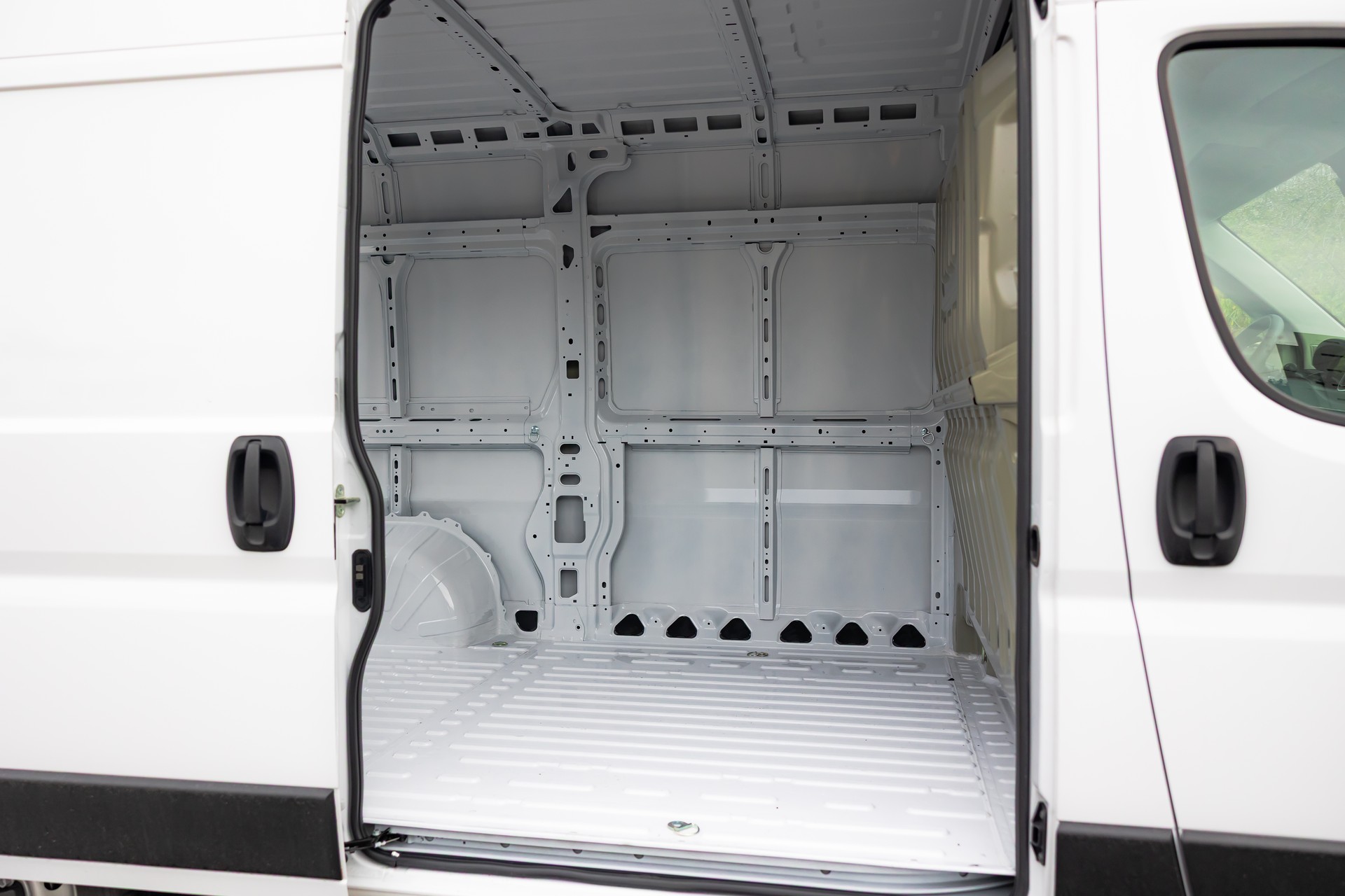 PEUGEOT Boxer 2.2 HDI 335 L3H2-image-3