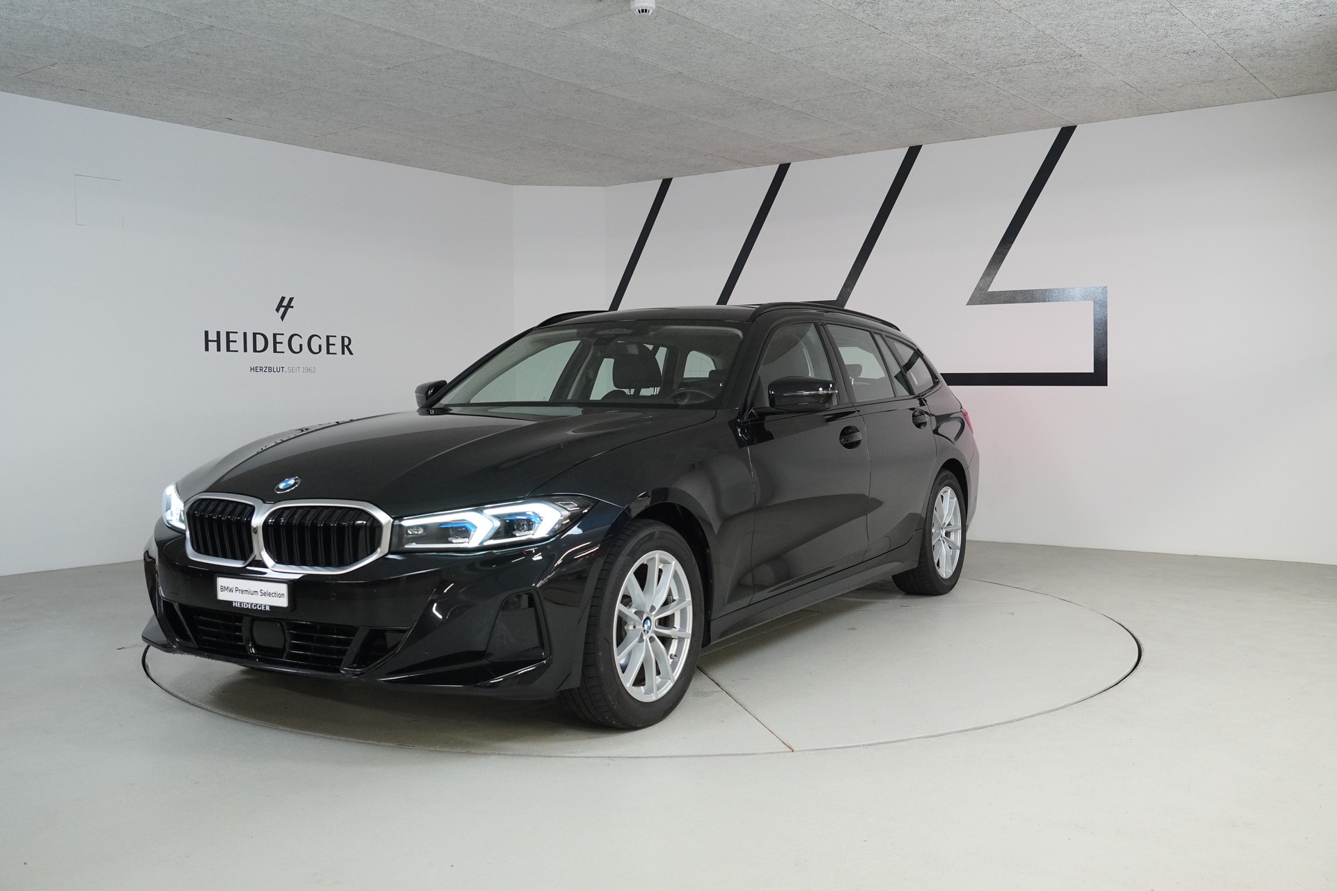 BMW 320d xDrive 48V Touring Steptronic-image-0