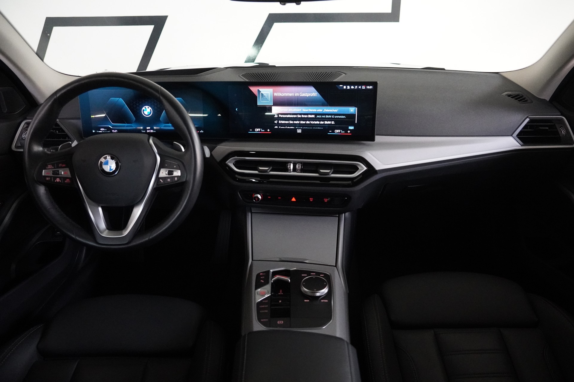 BMW 320d xDrive 48V Touring Steptronic-image-17