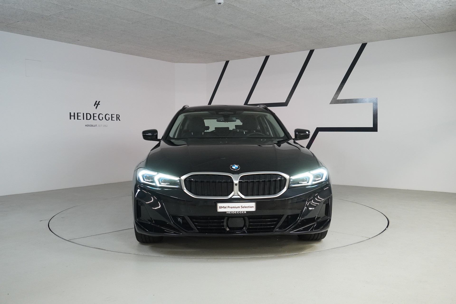 BMW 320d xDrive 48V Touring Steptronic-image-1