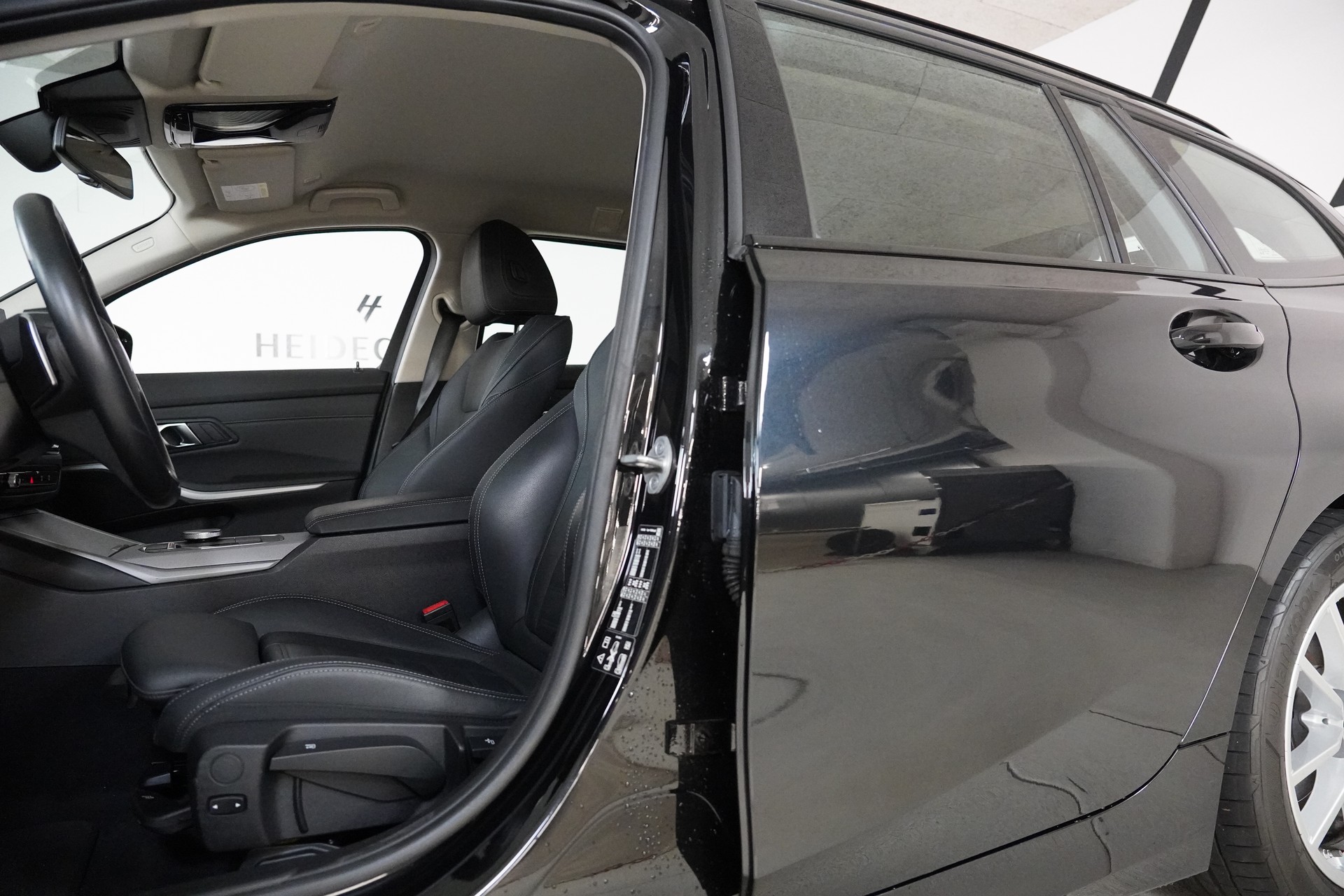 BMW 320d xDrive 48V Touring Steptronic-image-10