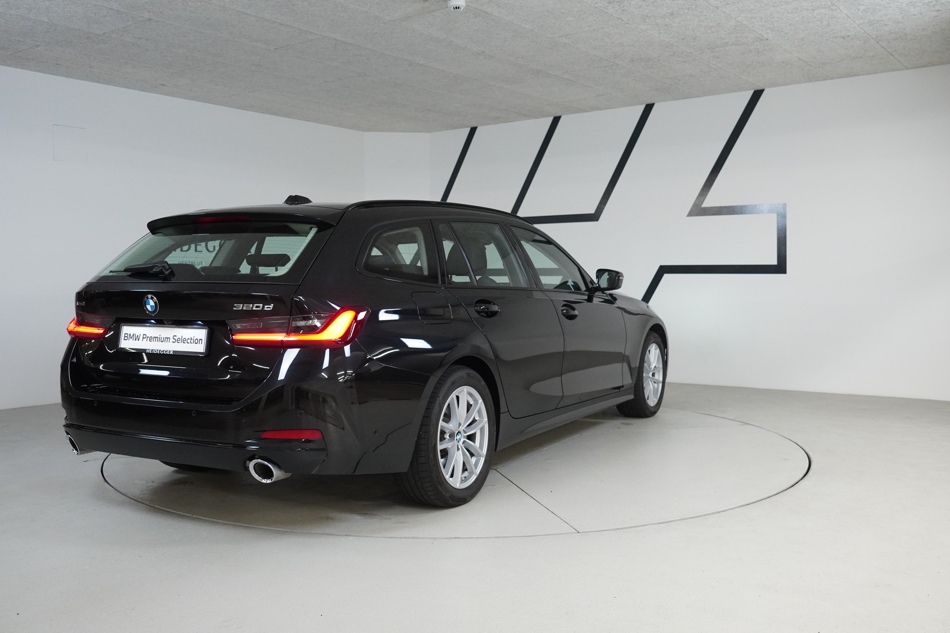 BMW 320d xDrive 48V Touring Steptronic-image-6
