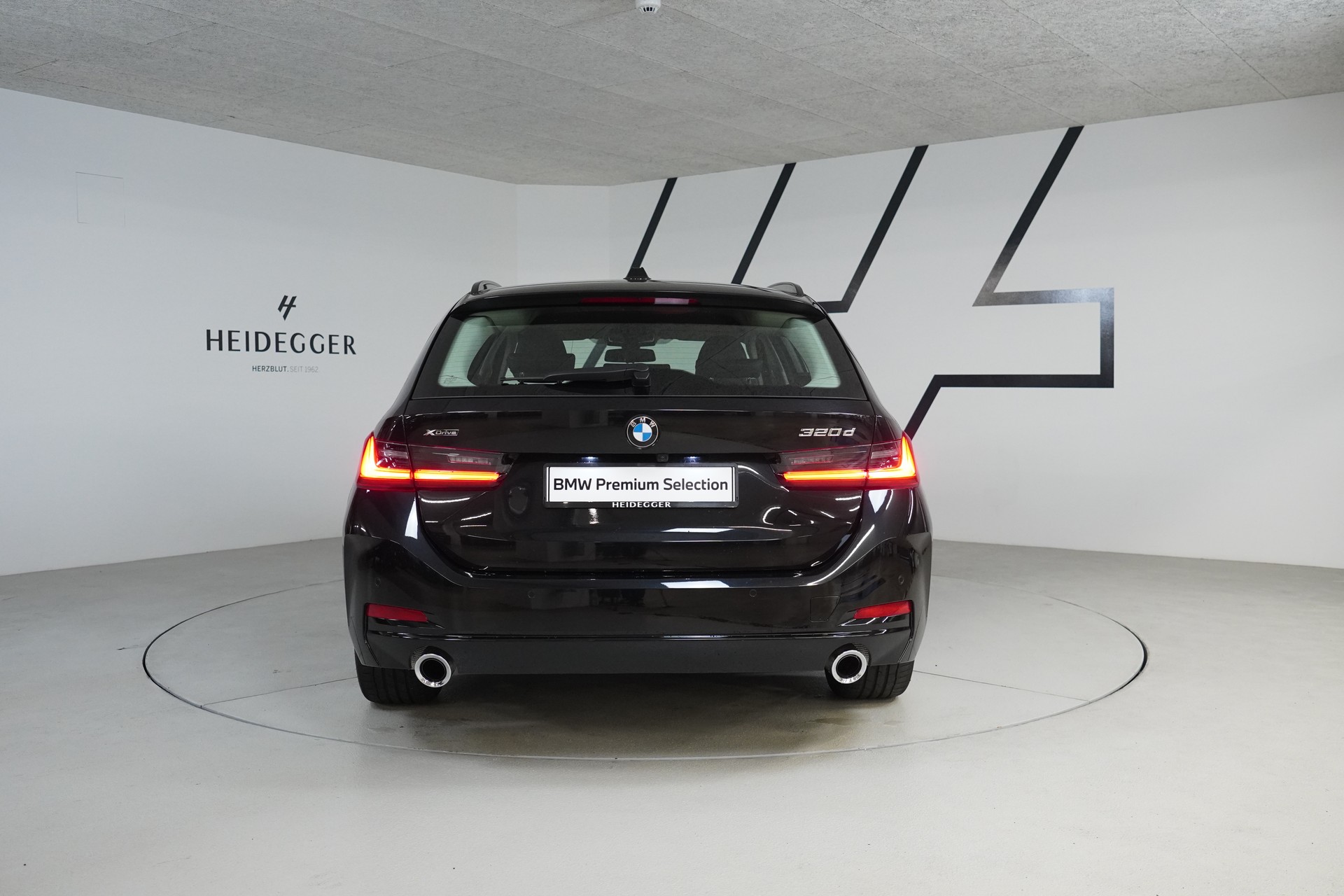 BMW 320d xDrive 48V Touring Steptronic-image-5