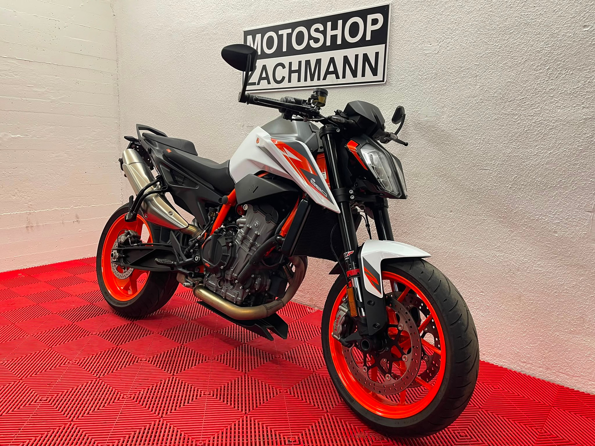 KTM 890 Duke R-image-4
