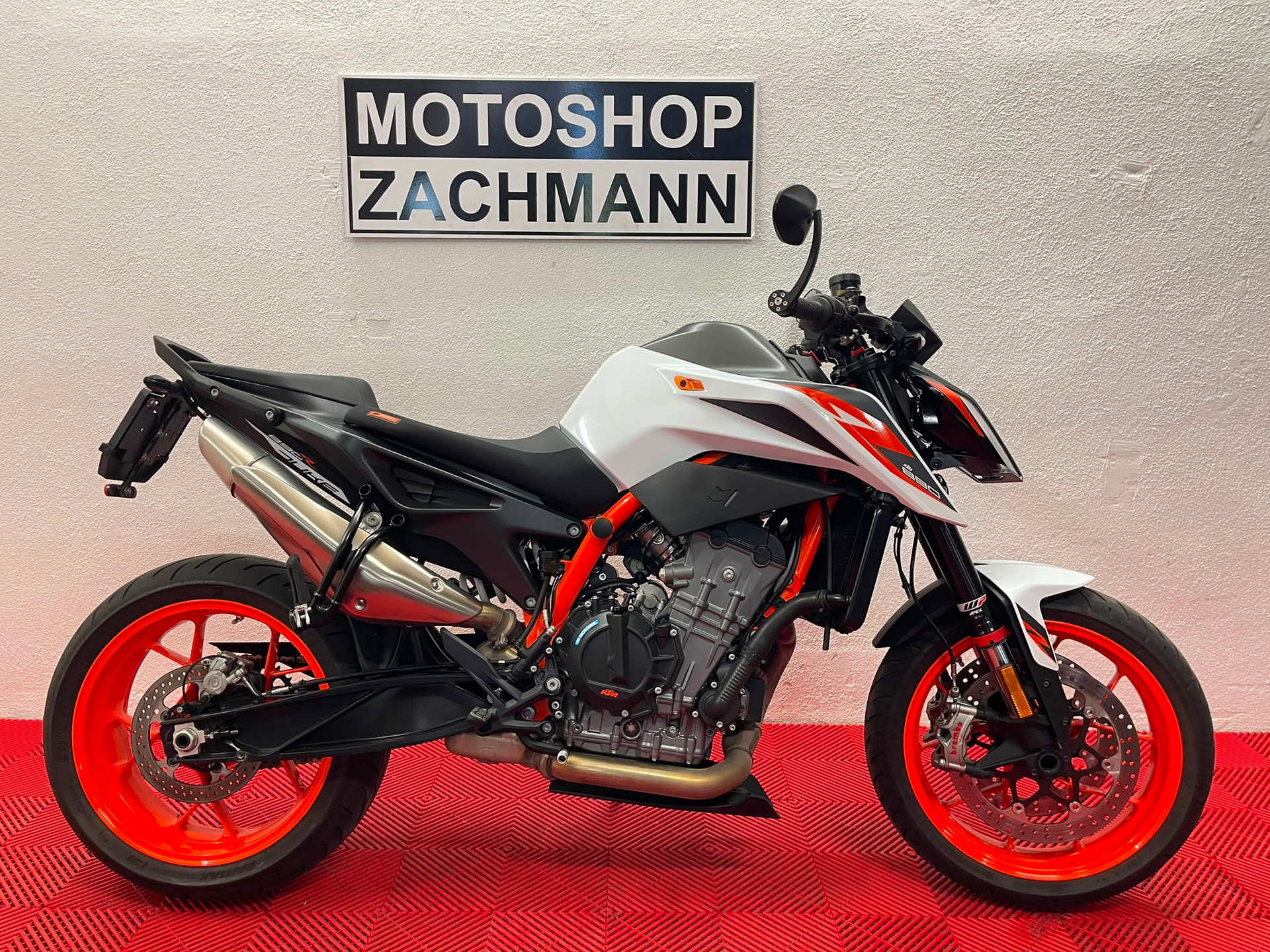 KTM 890 Duke R