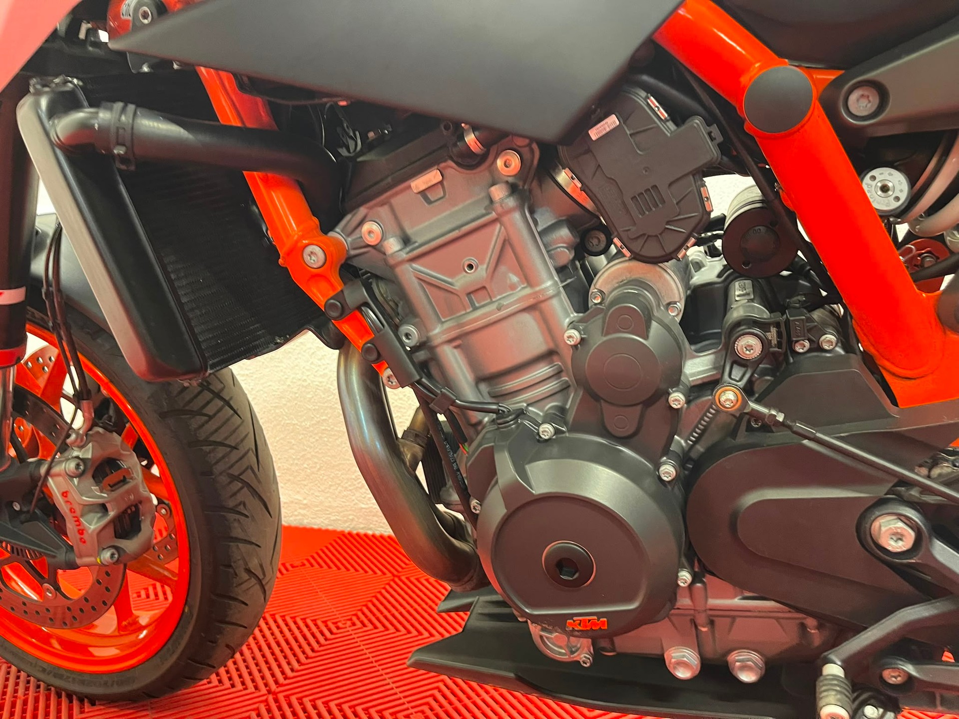 KTM 890 Duke R-image-6