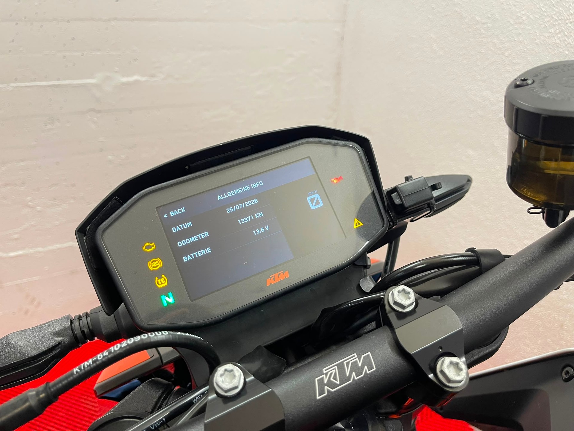 KTM 890 Duke R-image-9