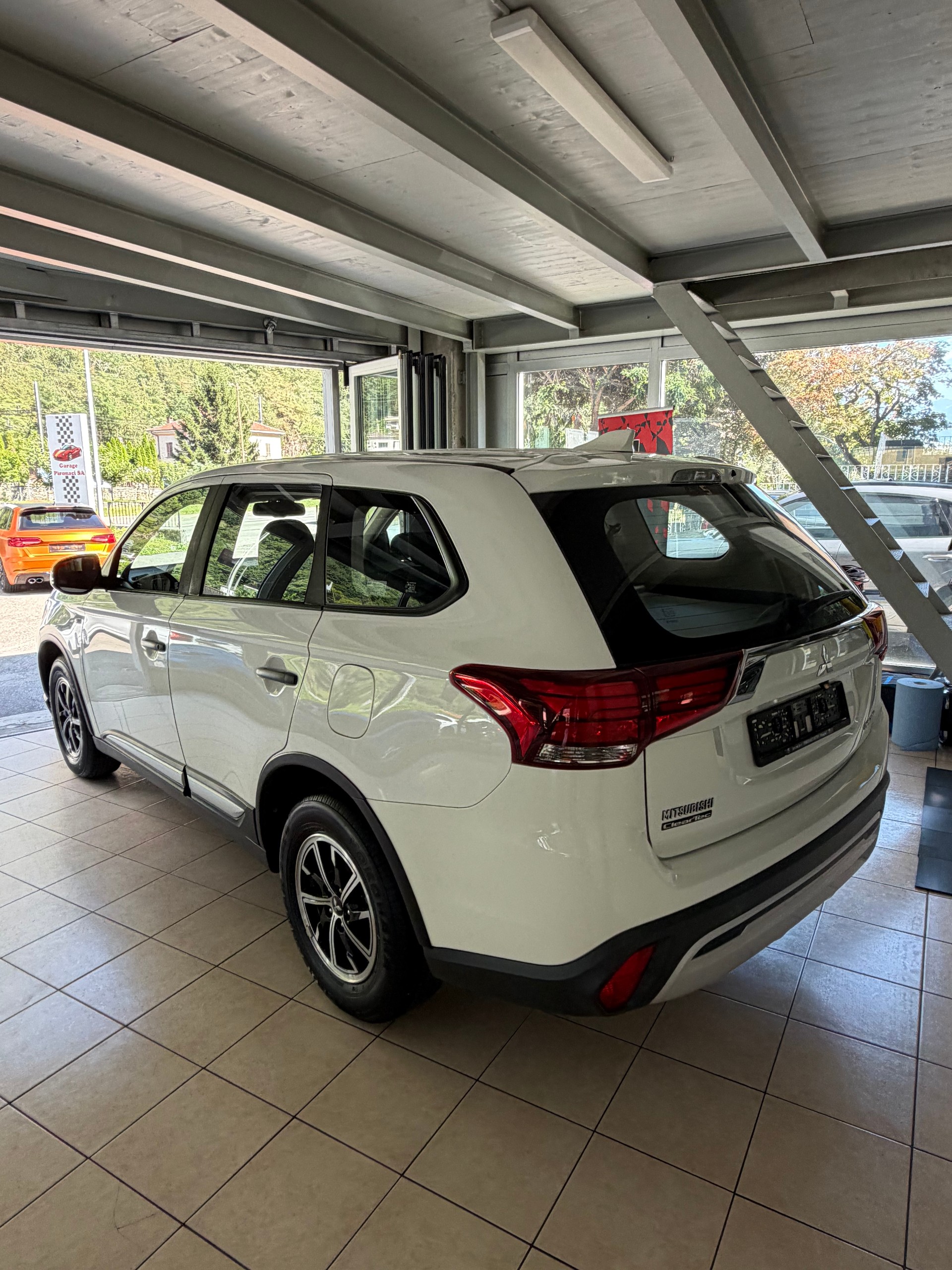 MITSUBISHI Outlander 2.0 Pure 2WD-image-4