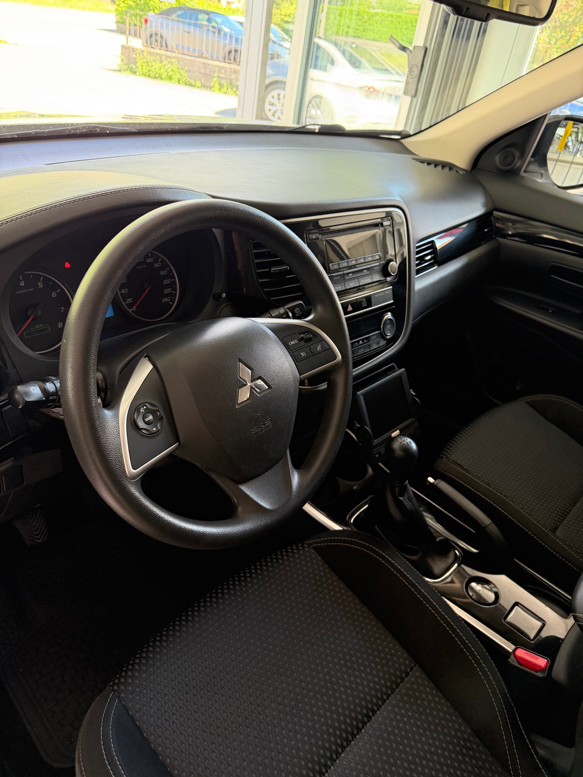 MITSUBISHI Outlander 2.0 Pure 2WD-image-9