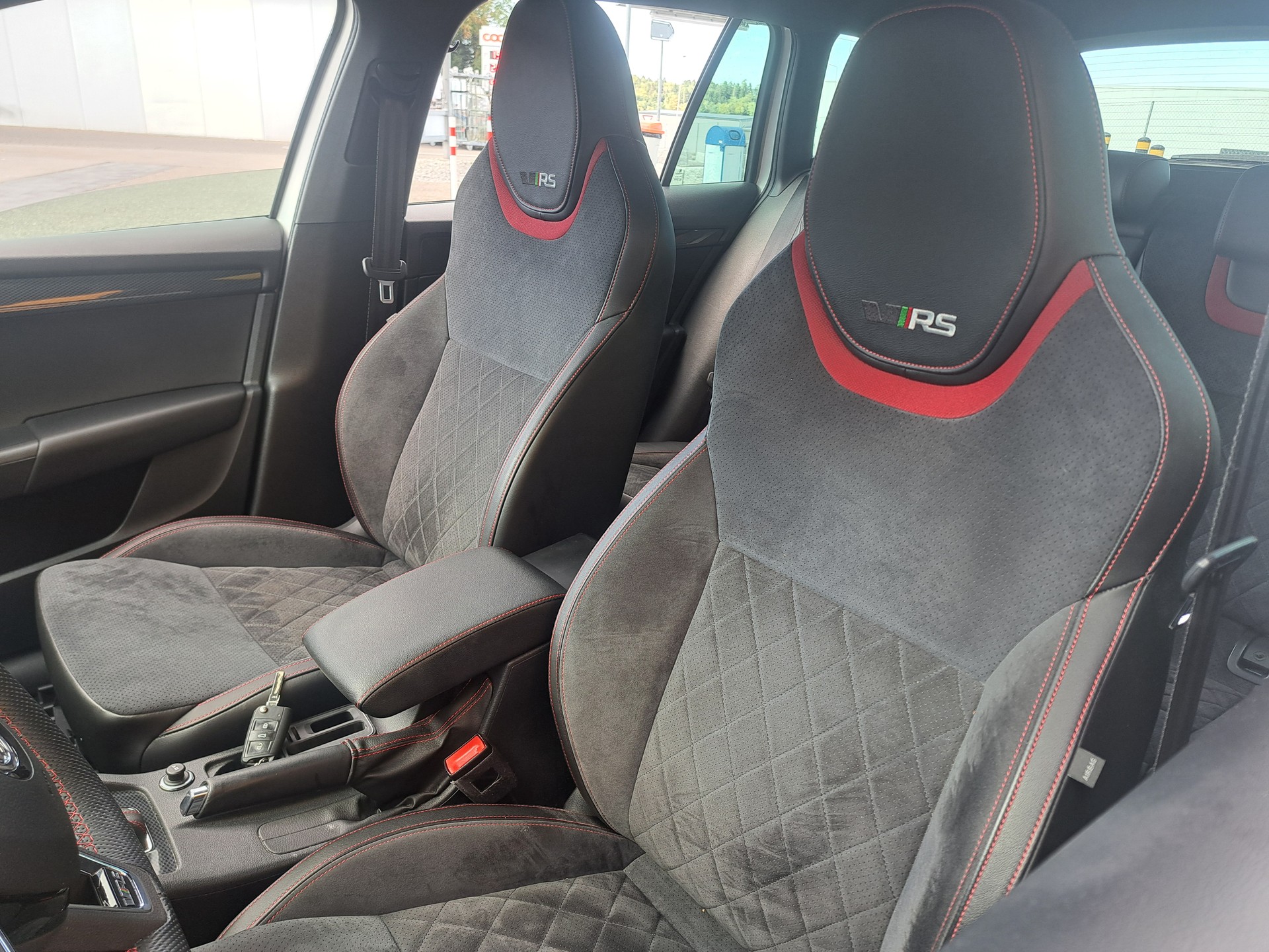 SKODA Octavia Combi 2.0 TDI RS Final Edition 4x4 DSG-image-7