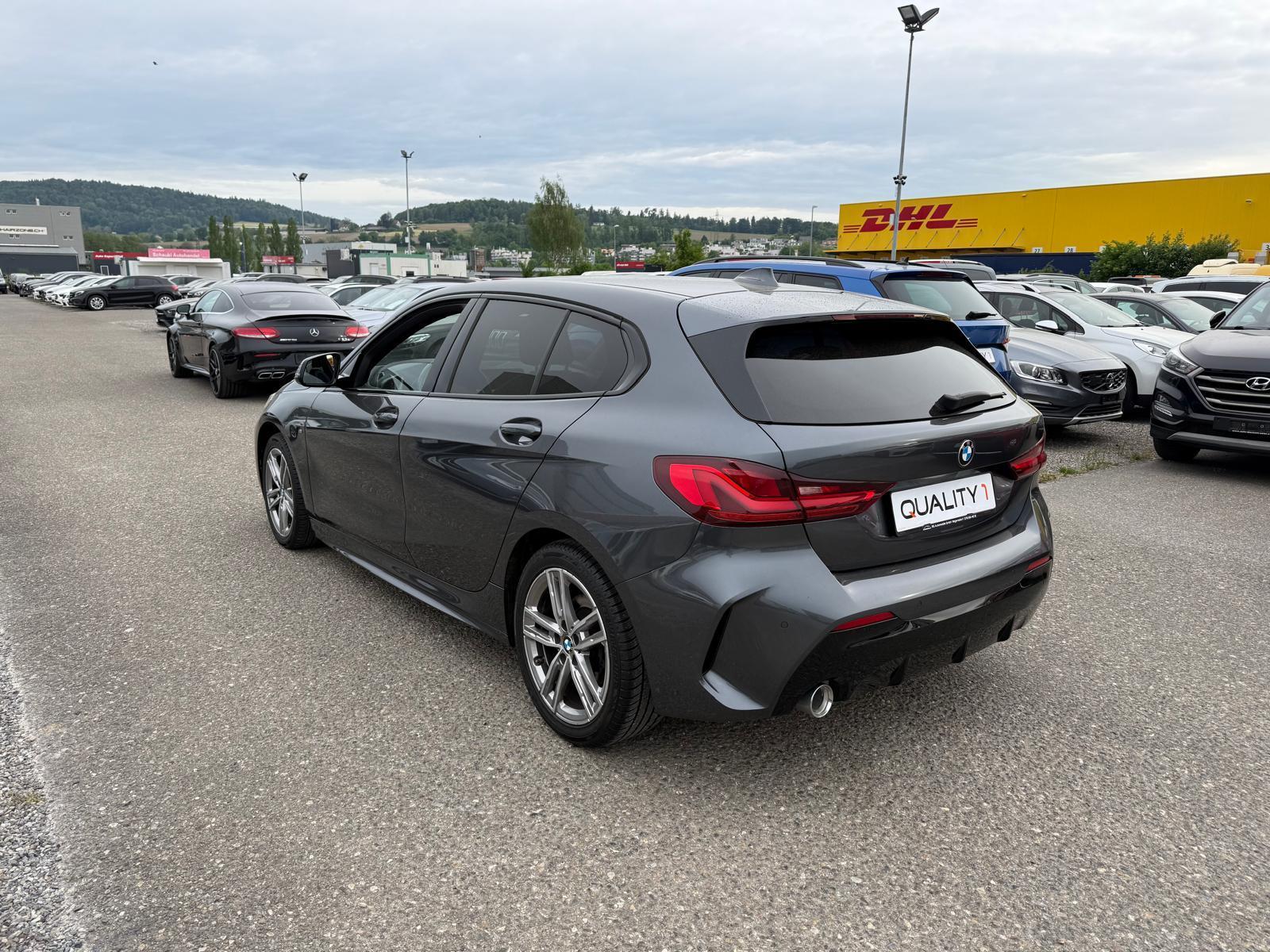 BMW 116d-showroom-element-3