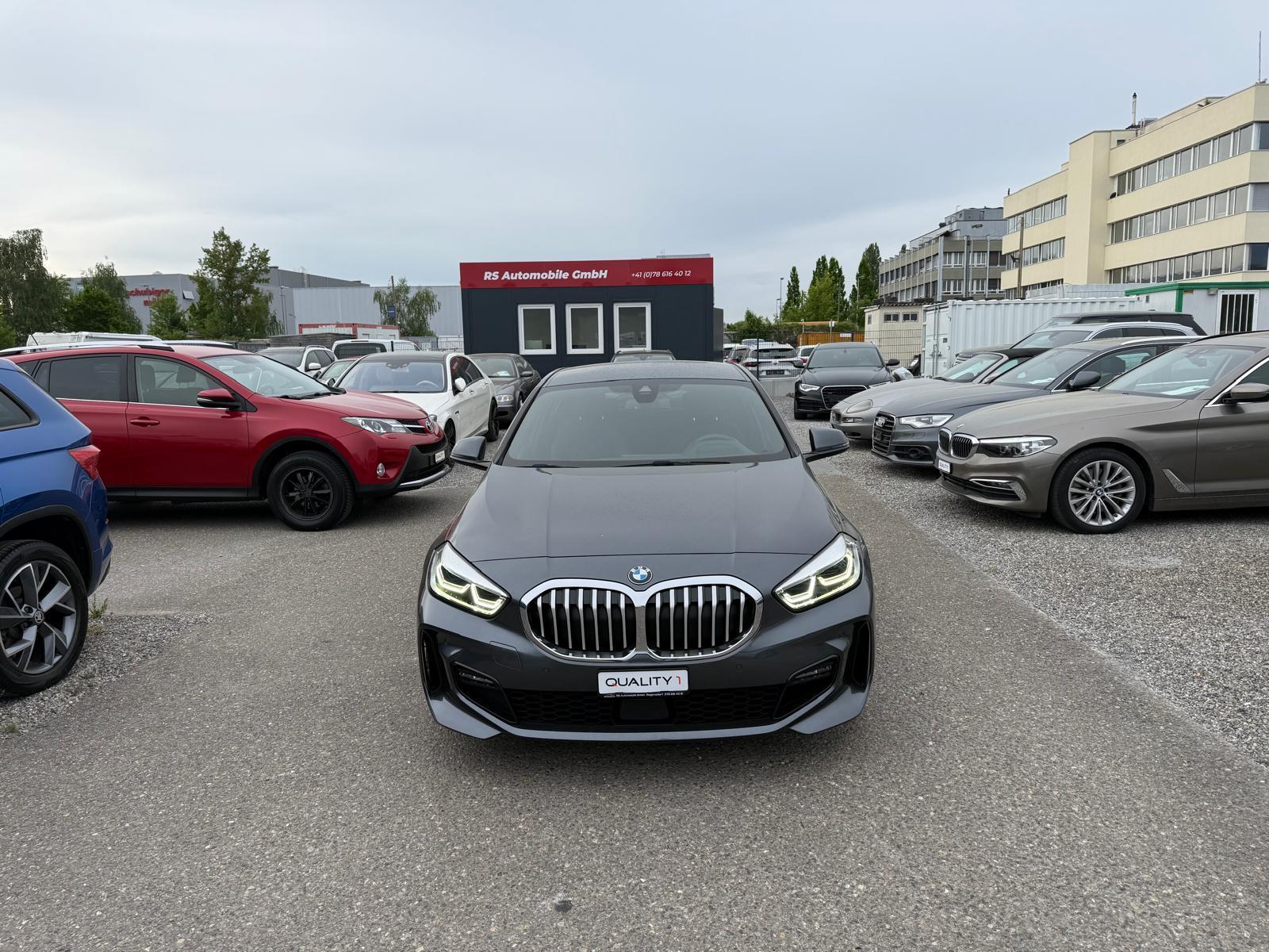 BMW 116d-showroom-element-1