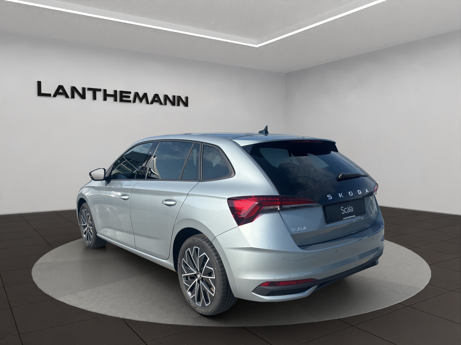 SKODA Scala 1.5 TSI Dynamic DSG-image-2
