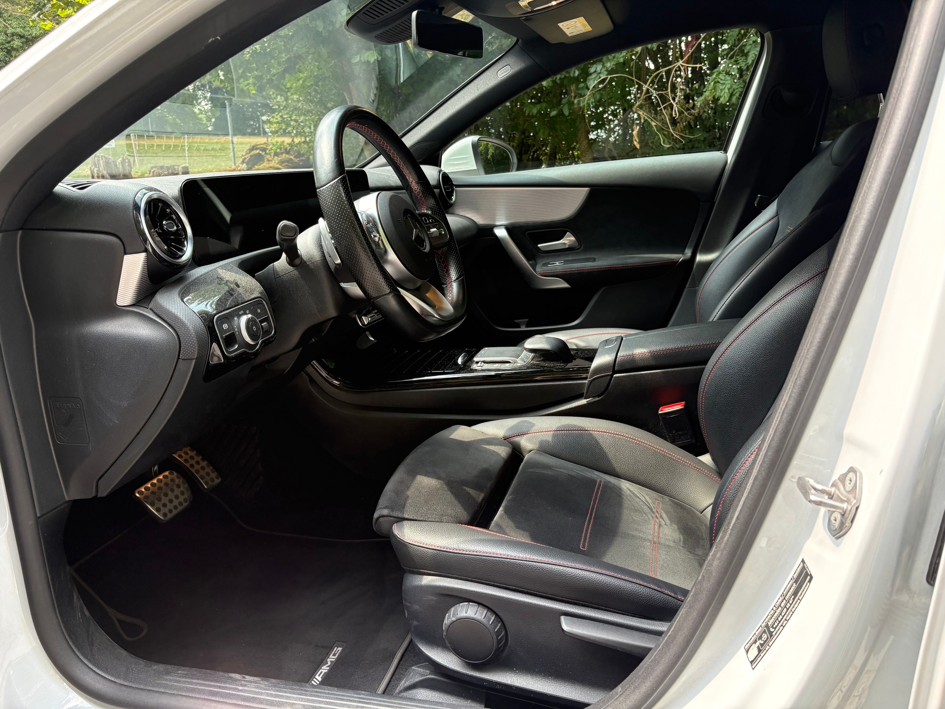 MERCEDES-BENZ A 180 AMG Line-image-3
